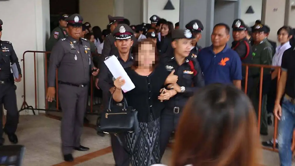 เกือบวุ่น!!! "2 สาวใหญ่" เมืองขอนแก่น บุกฝ่าประตูศูนย์ประชุม โร่ขอพบ "บิ๊กตู่" ร้องขอความช่วยเหลือด่วนๆ!!!