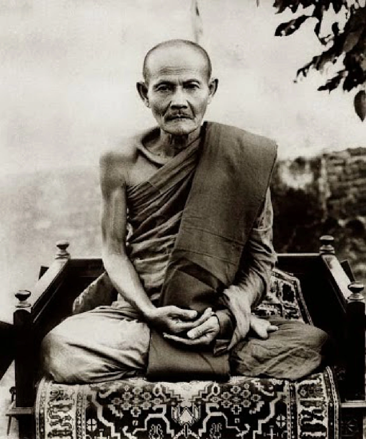 กราบน้อมสาธุ"หลวงปู่มั่น" เมตตามอบ "คาถาปัญญาดีโบราณ" แก่ลูกหลานได้ท่องภาวนาสืบไป..เห็นผลแน่นอน ตั้งใจอย่างสม่ำเสมอ..