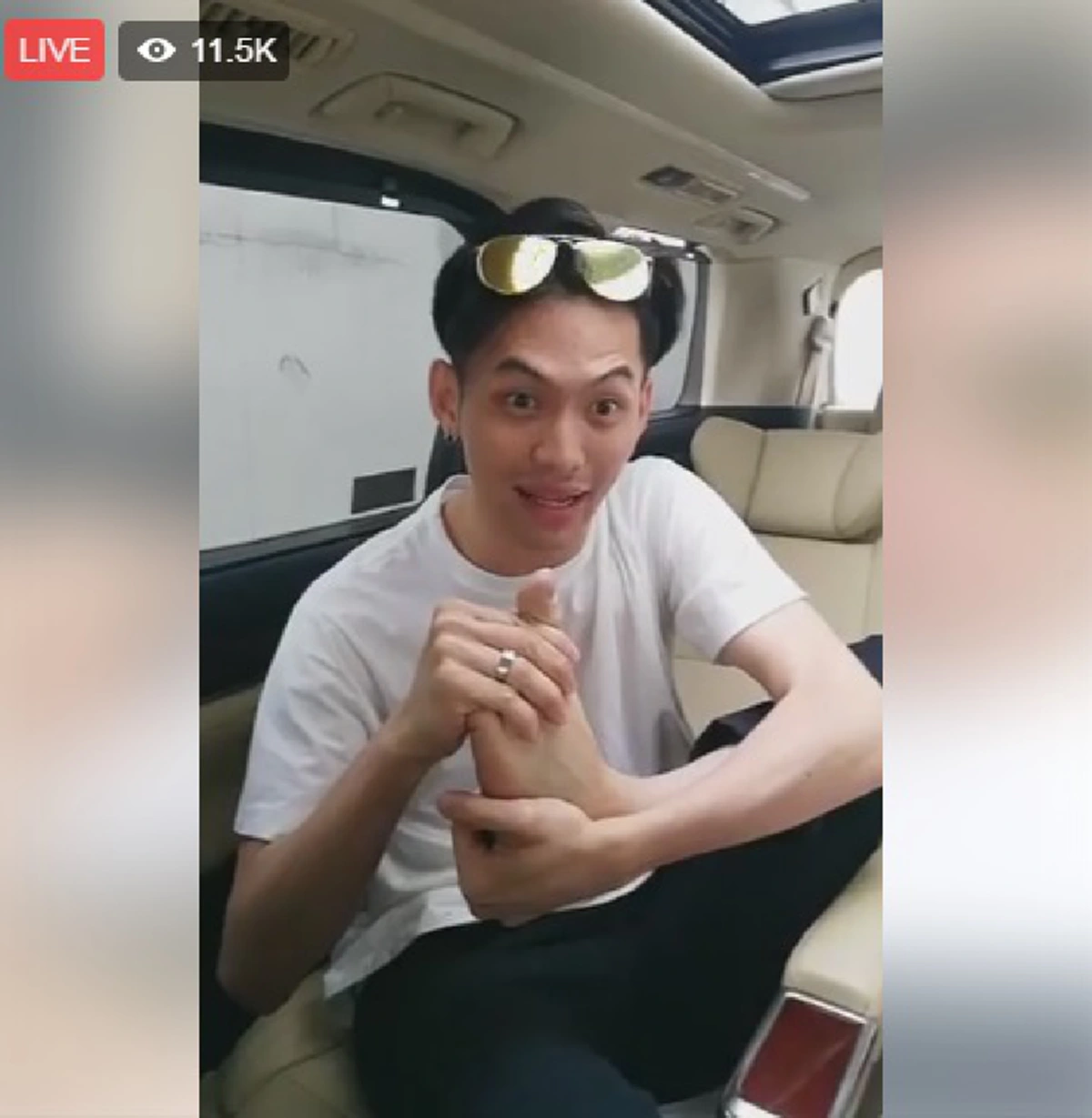 สะดุ้งทั้งโซเชียล!!! วินาที "ดีเจมะตูม" ทำตามสัญญา "อมนิ้วตรีน" โชว์รัวๆๆๆ หลังทายพลาดว่า "หน้ากากอีกาดำ" เป็น คิง the voice!!! (คลิป)