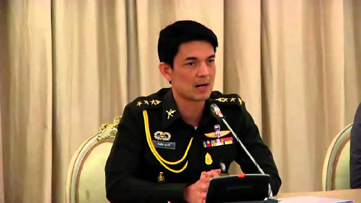 สื่อนอกตีข่าว  อ้างคนใน คสช. เผย “ทักษิณ” ตัวการ พา “ยิ่งลักษณ์” หนีศาล แจงเส้นทางละเอียดยิบ  ด้าน โฆษก คสช. โต้ไม่มีส่วนรู้เห็นกับการหนี