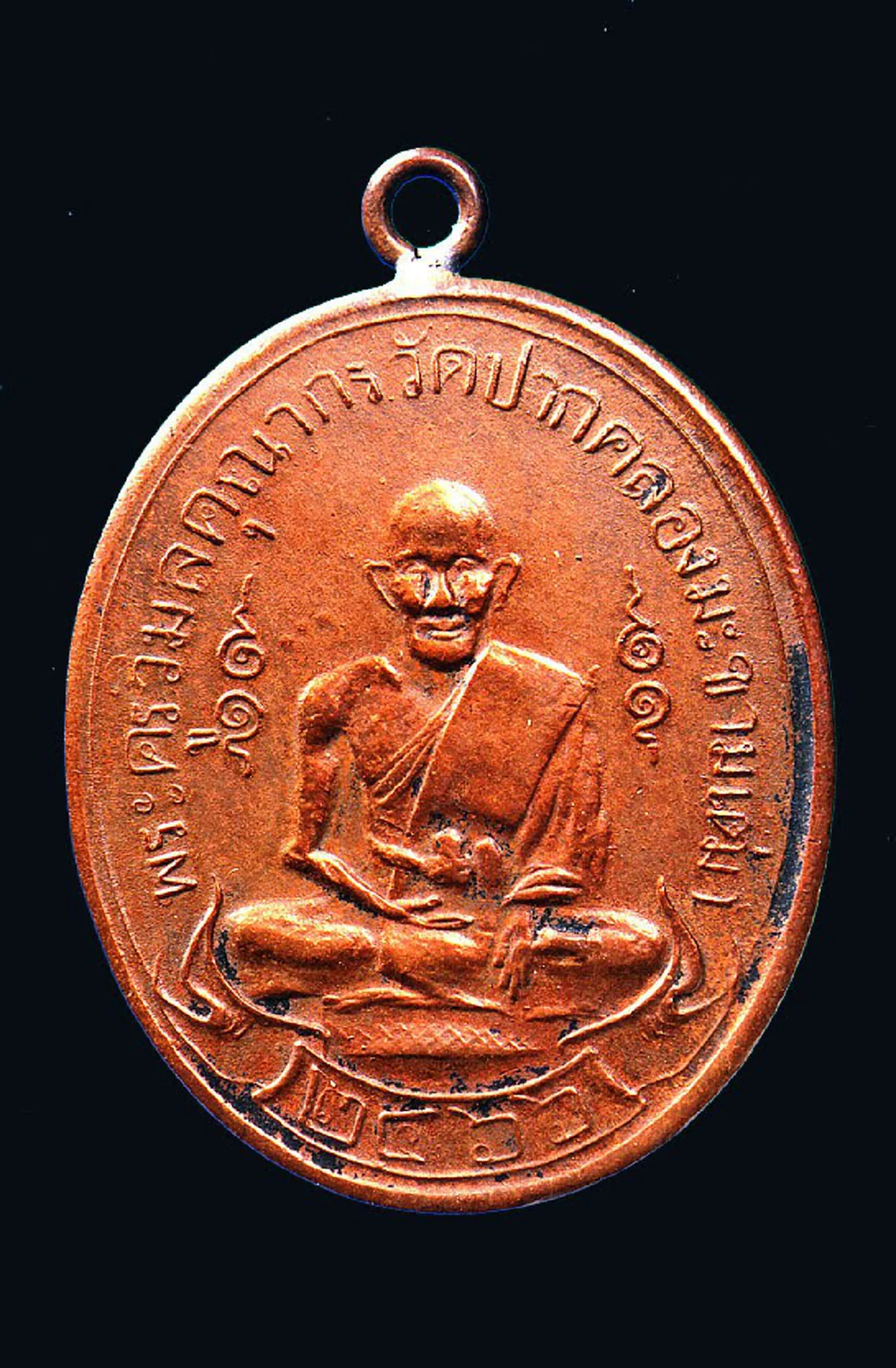 พุทธคุณเยี่ยม..ลองยิงไม่ออก "หลวงปู่ศุข" ทำตะกรุดตะกั่วดำให้ "เสด็จเตี่ย" โยนลงในแม่น้ำ พอดำลงไปหา ตะกรุดมาสวมคอเอง..