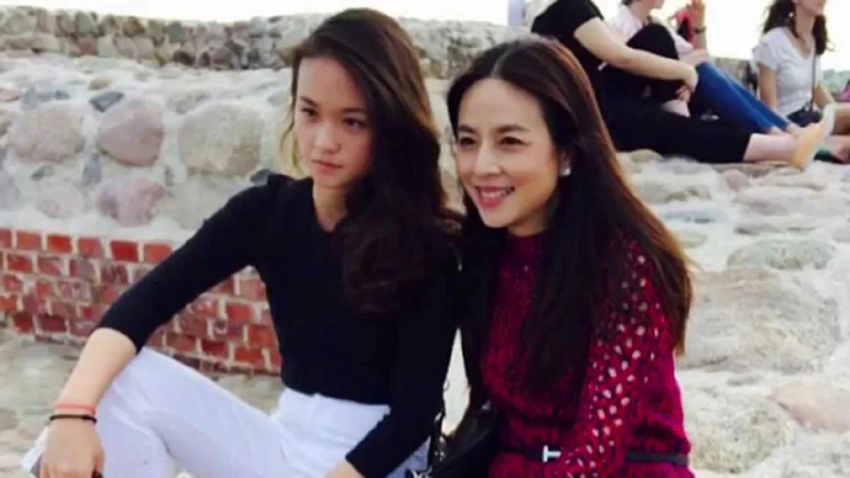 "มาดามแป้ง" เป็นปลื้ม "น้องปราง" ลูกสาวคนเดียวคว้าปริญญา 2 มหาวิทยาลัย