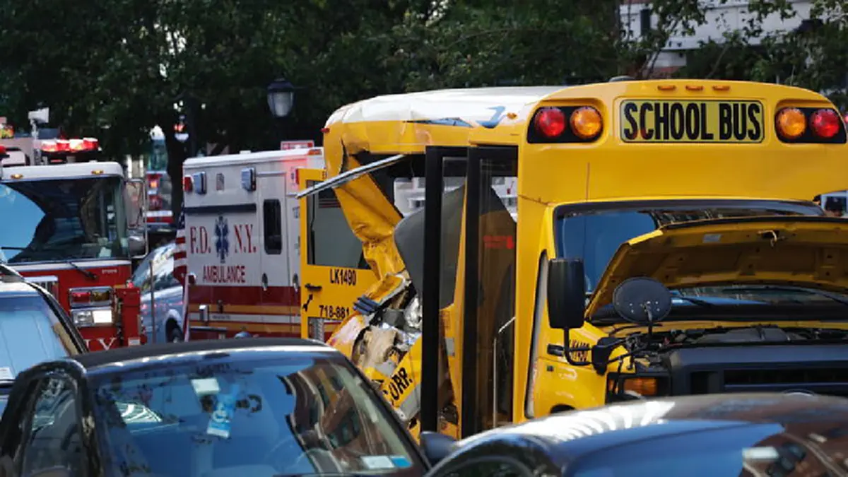 ด่วน!!! เกิดเหตุคนร้าย ขับรถพุ่งชนคน ก่อนลงมาใช้อาวุธปืนกราดยิง วันฮาโลวีน ในสหรัฐฯ ตายแล้ว 8 (คลิป)