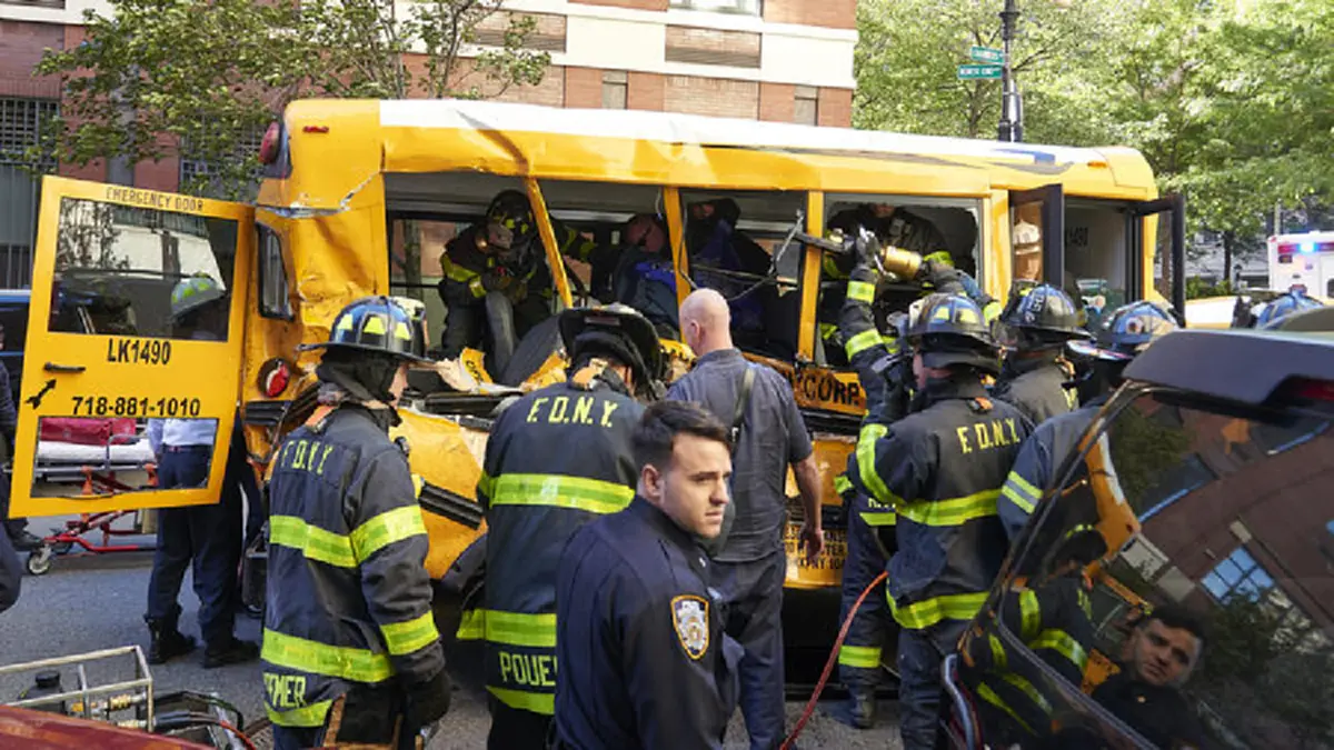 ด่วน!!! เกิดเหตุคนร้าย ขับรถพุ่งชนคน ก่อนลงมาใช้อาวุธปืนกราดยิง วันฮาโลวีน ในสหรัฐฯ ตายแล้ว 8 (คลิป)