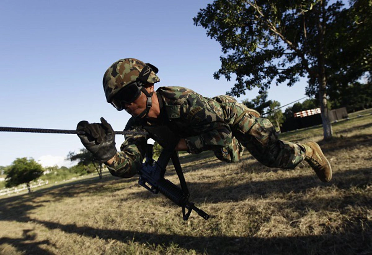 เห็นแล้วช็อก!! เปิด 26 ภาพ การฝึกทหารสุดโหด ในแต่ละประเทศ! เห็นแล้วรู้เลยว่าต้องผ่านอะไรมาบ้าง!!?