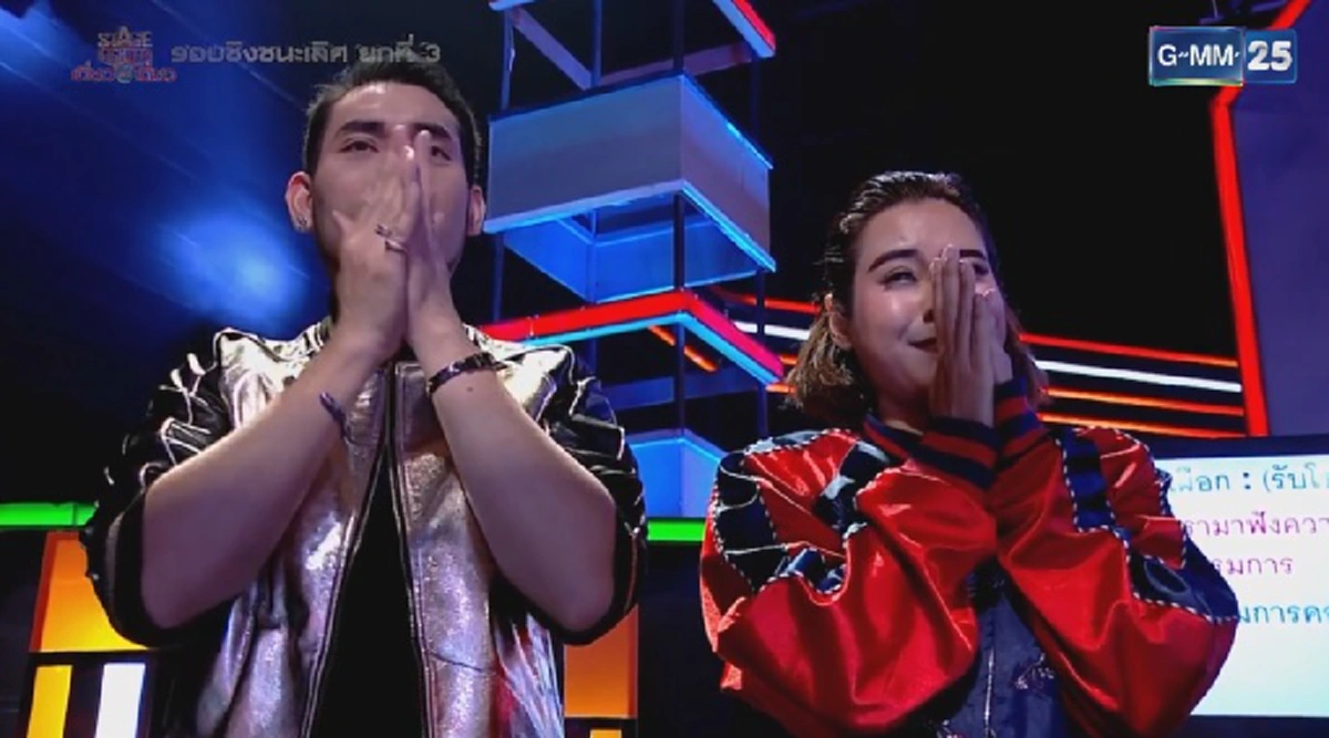 น้ำตาไหลทั้งสตูฯ!!! "มุก ขมคอ" ถ่ายทอดเพลง "รุนแรงเหลือเกิน" ประชันแชมป์ Stage Fighter ทำหลายคนอินถึงกับกลั้นน้ำตาไม่อยู่!?! (ชมคลิป)