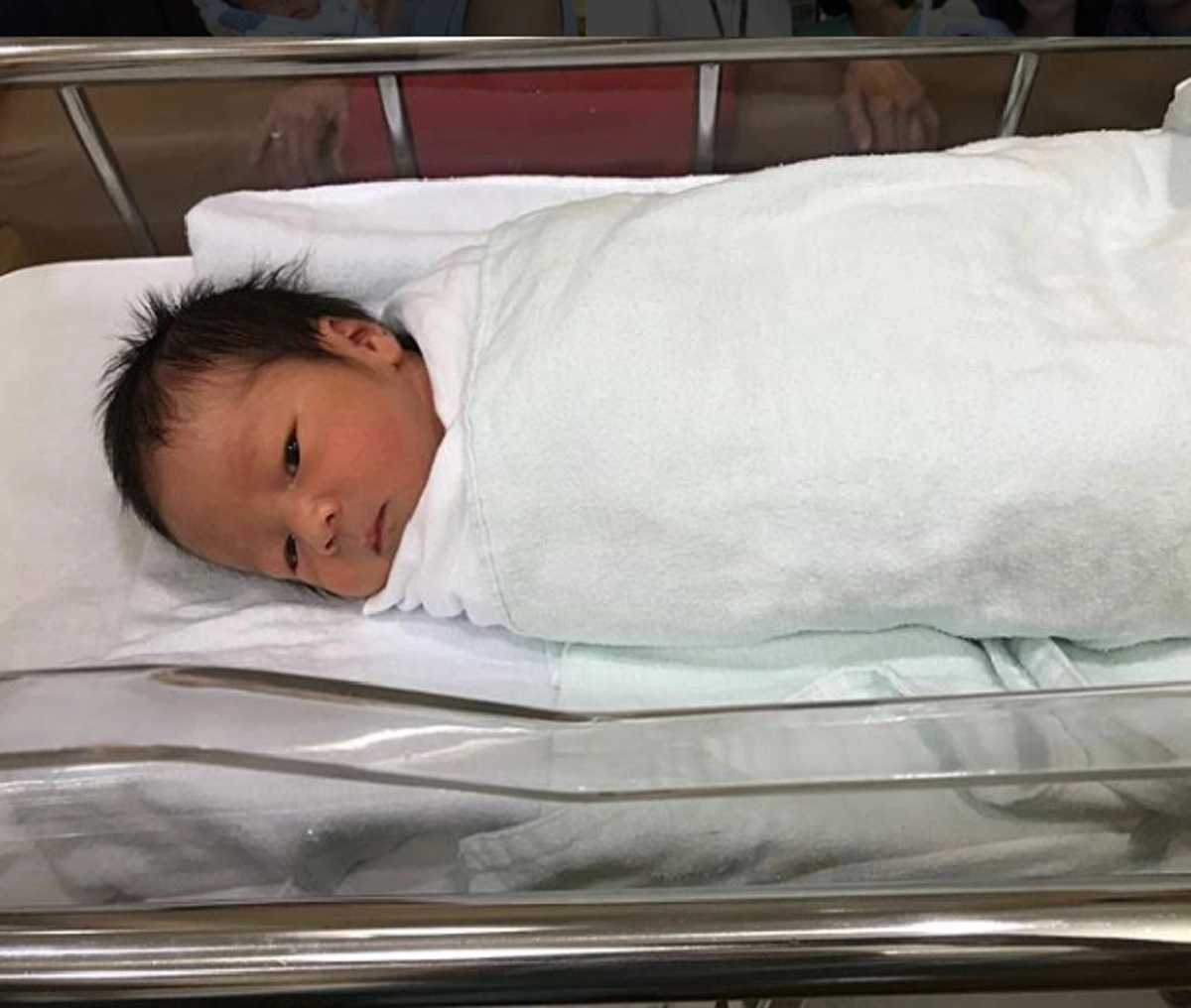 น่ารักน่าชังสุดๆ!! ส่องภาพ "น้องกรณ์" ลูกชายคนแรก "หมวย อริสรา" กับการรอคอยมากว่า 15 ปี อบอุ่นหัวใจ...วันนี้ครอบครัวสมบูรณ์แบบแล้ว !?!