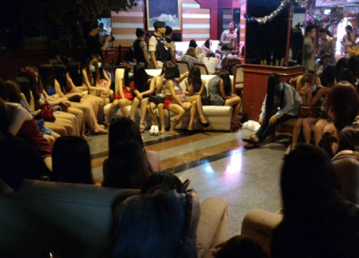 อุทาหรณ์เตือนใจสังคม!!"นักศึกษาแพทย์"เสพติดเข้า"อาบอบนวด" สุดท้ายเกือบติดโรคร้าย ชีวิตพังทลาย!! หมดสิ้นอนาคต..ใครชอบเที่ยวเลิกด่วน!!