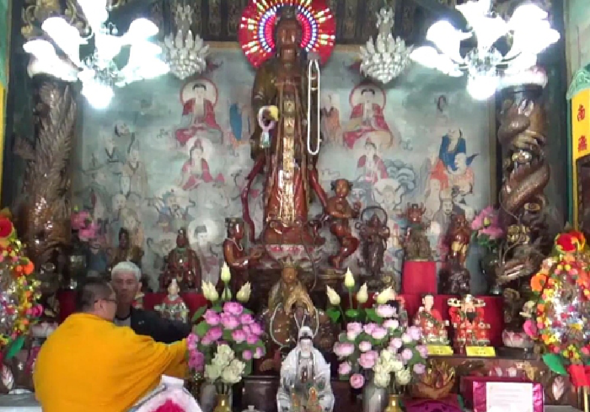 คนไทยตื่นตา...ค้นพบ !!! พระโพธิสัตว์กวนอิม...ที่สร้างด้วยไม้สักทองท่อนเดียว แสนสวยงาม มีอายุกว่า 30 ปี !!!