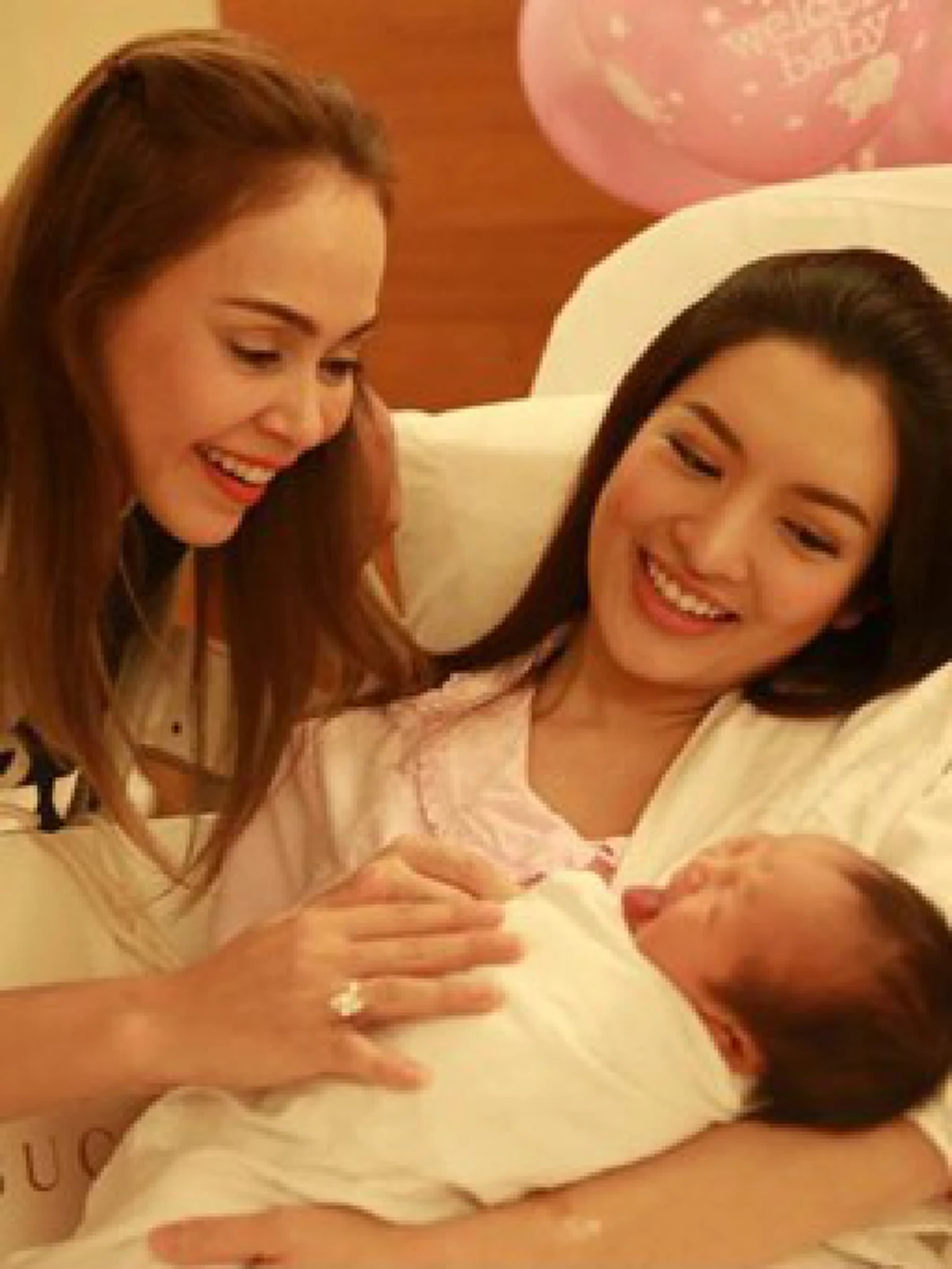 นี่แหละเพื่อนแท้!!! เปิดคำอวยพรวันเกิดจาก "แอฟ" ถึง "อั้ม อธิชาติ"  ตลอด 10 ปี ที่รู้จักกันมา นี่คือตัวตนของพระเอกดังระดับประเทศ!?