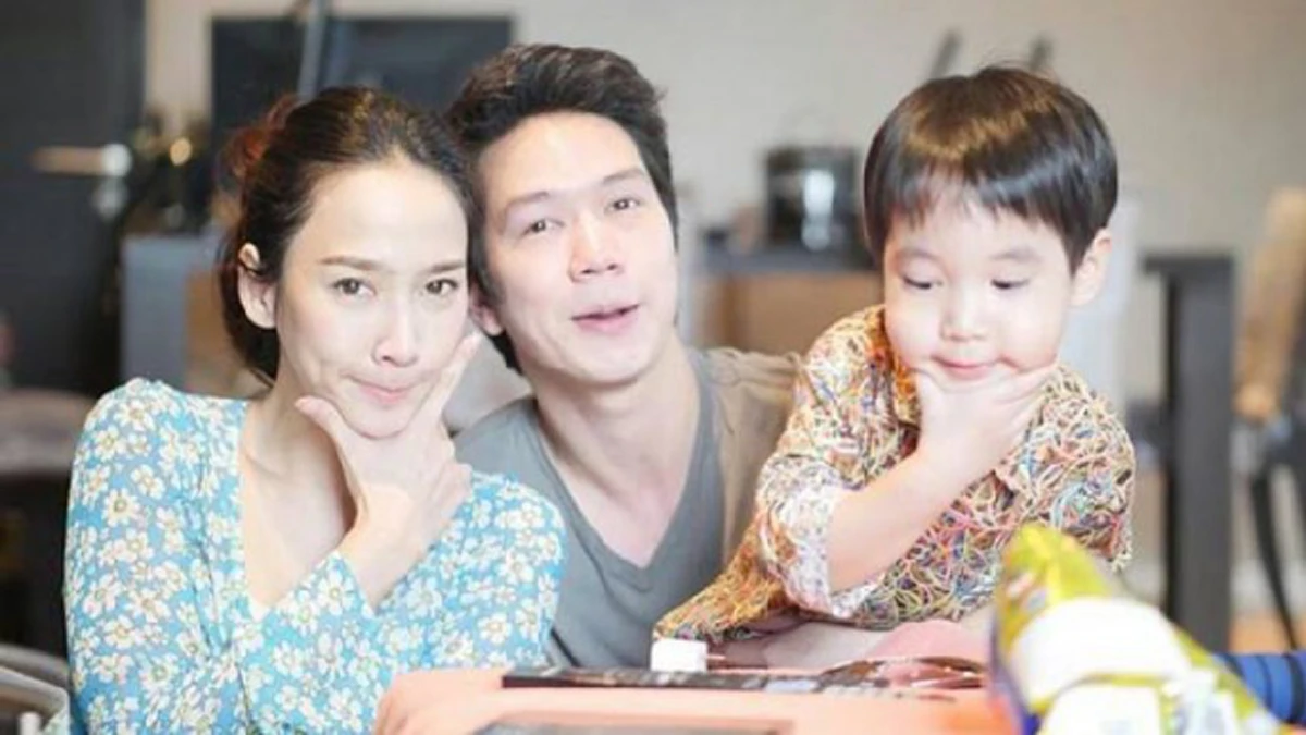 ลือสนั่น!!  ออม สุชาร์ ซุ่มคบ แอมป์ แฟนเก่า อั้ม