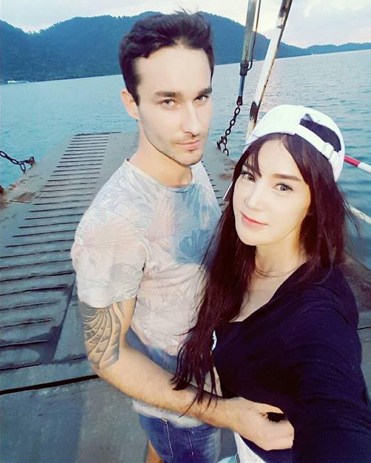 #โชว์หวิวริมหาดอวดเต้าทะลัก!! "นางร้ายตัวแม่สุดเซ็กซี่" เตรียมย่องวิวาห์ สายฟ้าแล่บกับ "ฝรั่งตาน้ำข้าว" บอกเลยแซ่บมาก ยอมใจสุดๆ !! (ชมคลิป)