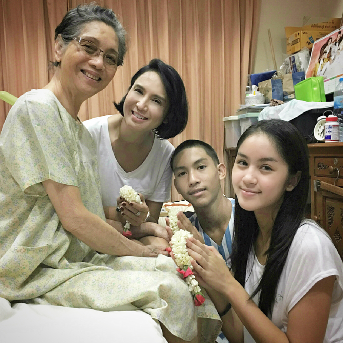 สุดเศร้า! "นุ่น ดารัณ" โพสต์เศร้าหลังสูญเสีย "คุณแม่" แบบไม่มีวันกลับมา เพื่อนร่วมวงการแห่แสดงความอาลัย!