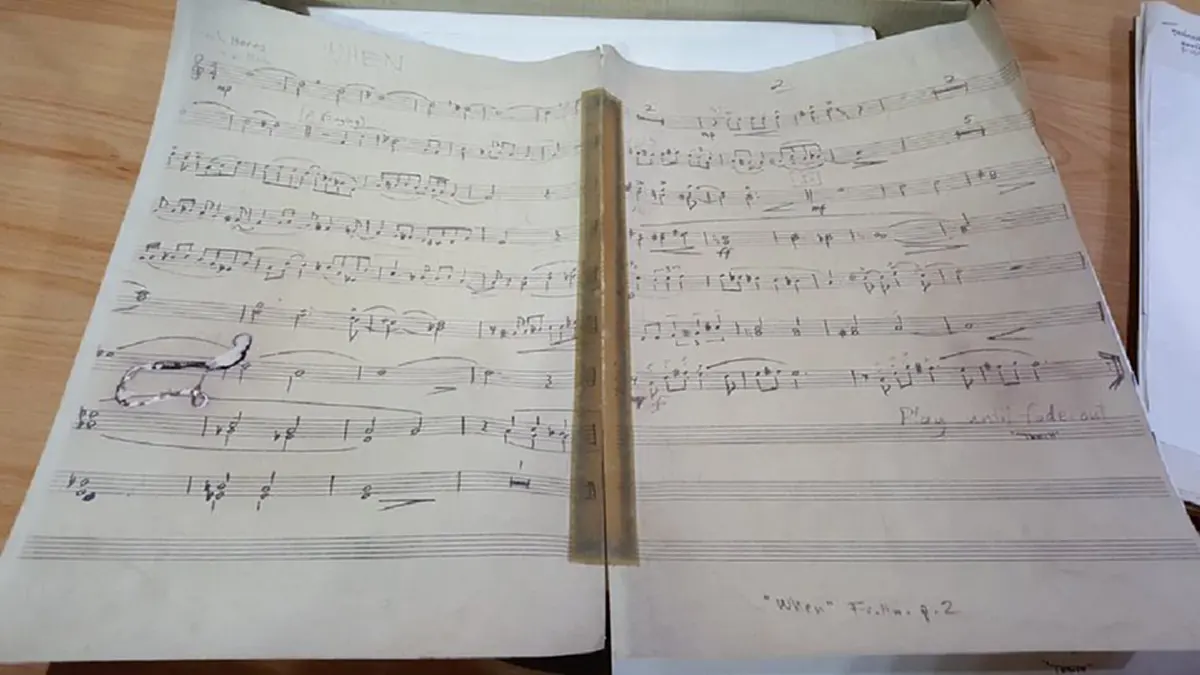 ประทับใจมิรู้คลาย...เผยภาพหาชมยาก ภาพตัวโน๊ตลายพระหัตถ์จากสองล้นเกล้ารัชกาลที่๙ -๑๐ จาก "ดร.แมนรัตน์ ศรีกรานนท์" ผู้เป็นพระสหายและพระอาจารย์