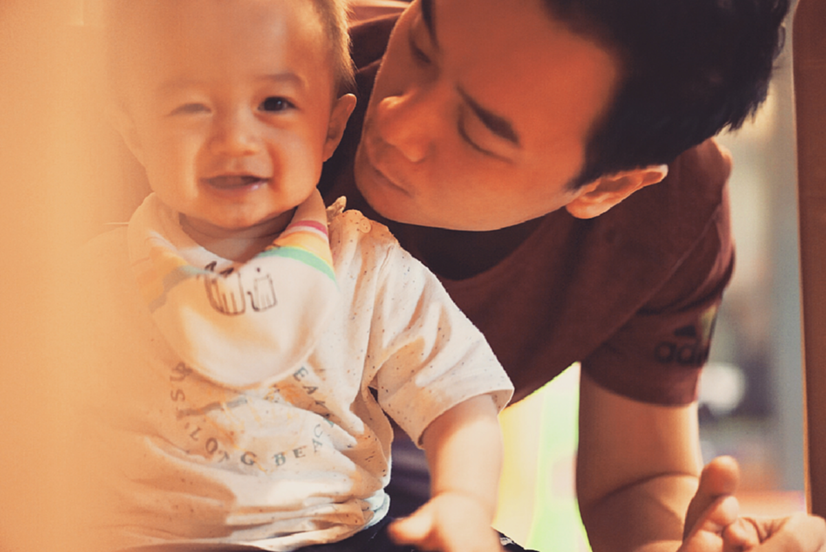 ได้แม่มาเต็มๆ!! เปิดพัฒนาการล่าสุด "สายฟ้า-พายุ" โชว์ปีนป่ายขึ้นของเล่นในวัย 10 เดือน น่าเอ็นดูสุดๆ (ชมคลิป)