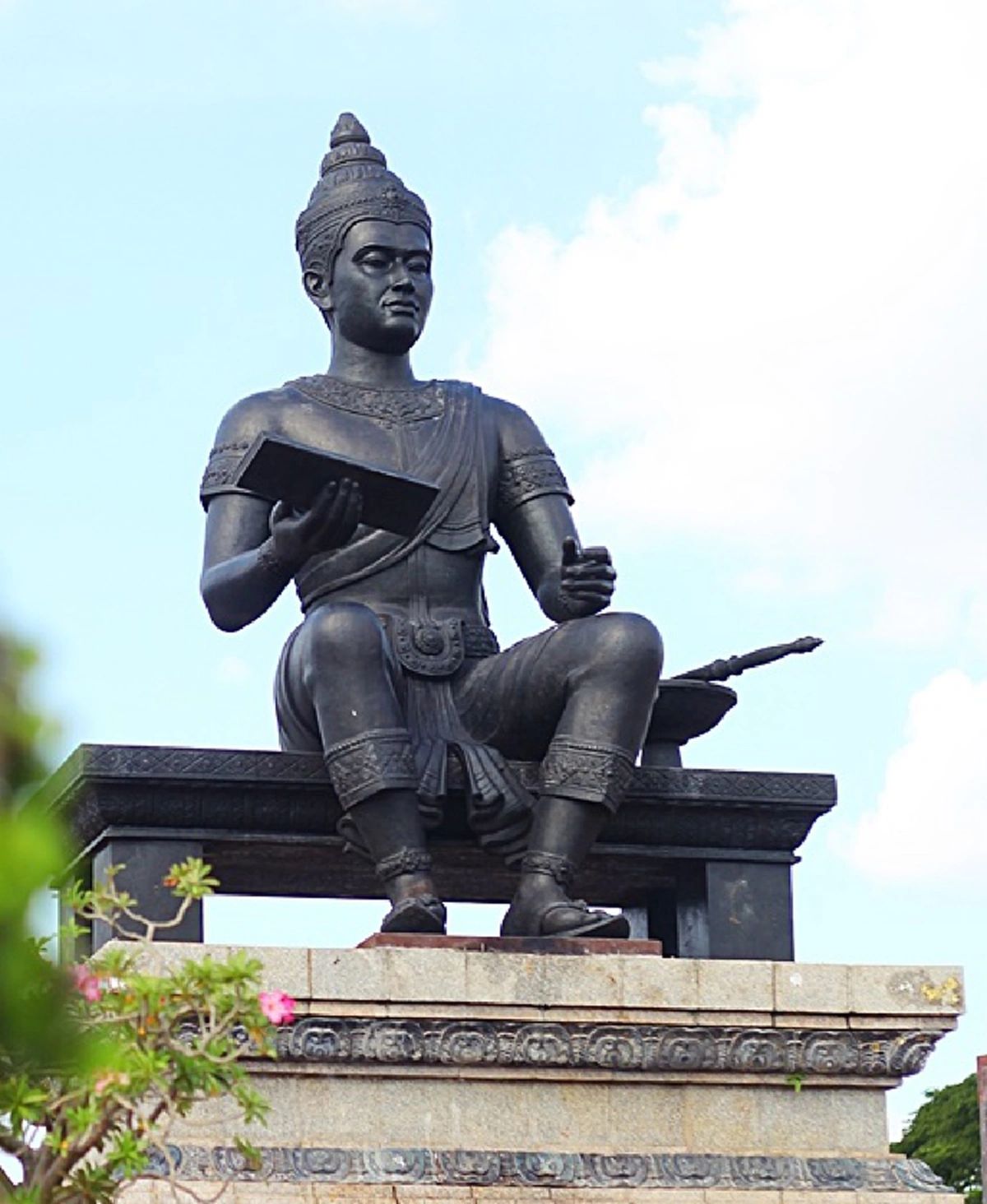 เรื่องเล่าแห่งอาณาจักรล้านนา!! กำเนิด "เมืองพะเยา" เปิดประวัติ "พญางำเมือง" เจ้าเมืองพะเยา เพื่อนร่วมน้ำสาบาน พ่อขุนรามคำแหงและพญามังราย!!