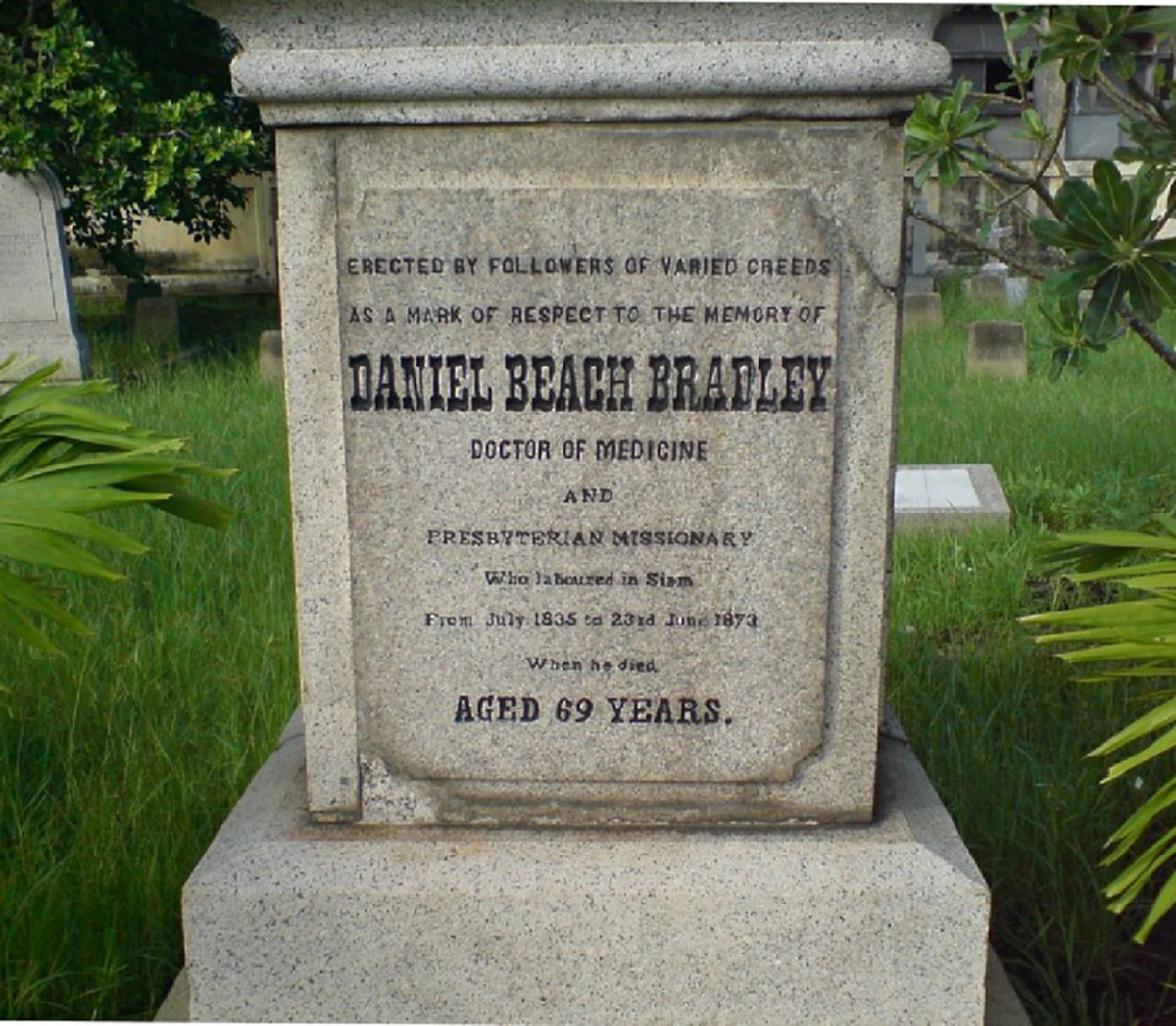 ครบรอบ ๒๑๓ ปี !! "หมอบรัดเลย์" บิดาแห่งการพิมพ์สยาม ผู้กำเนิด "หนังสือพิมพ์ไทยฉบับแรก" และผู้สร้าง "ตำนานหมอบรัดเลย์ตัดแขนพระ" (ชมคลิป) !!