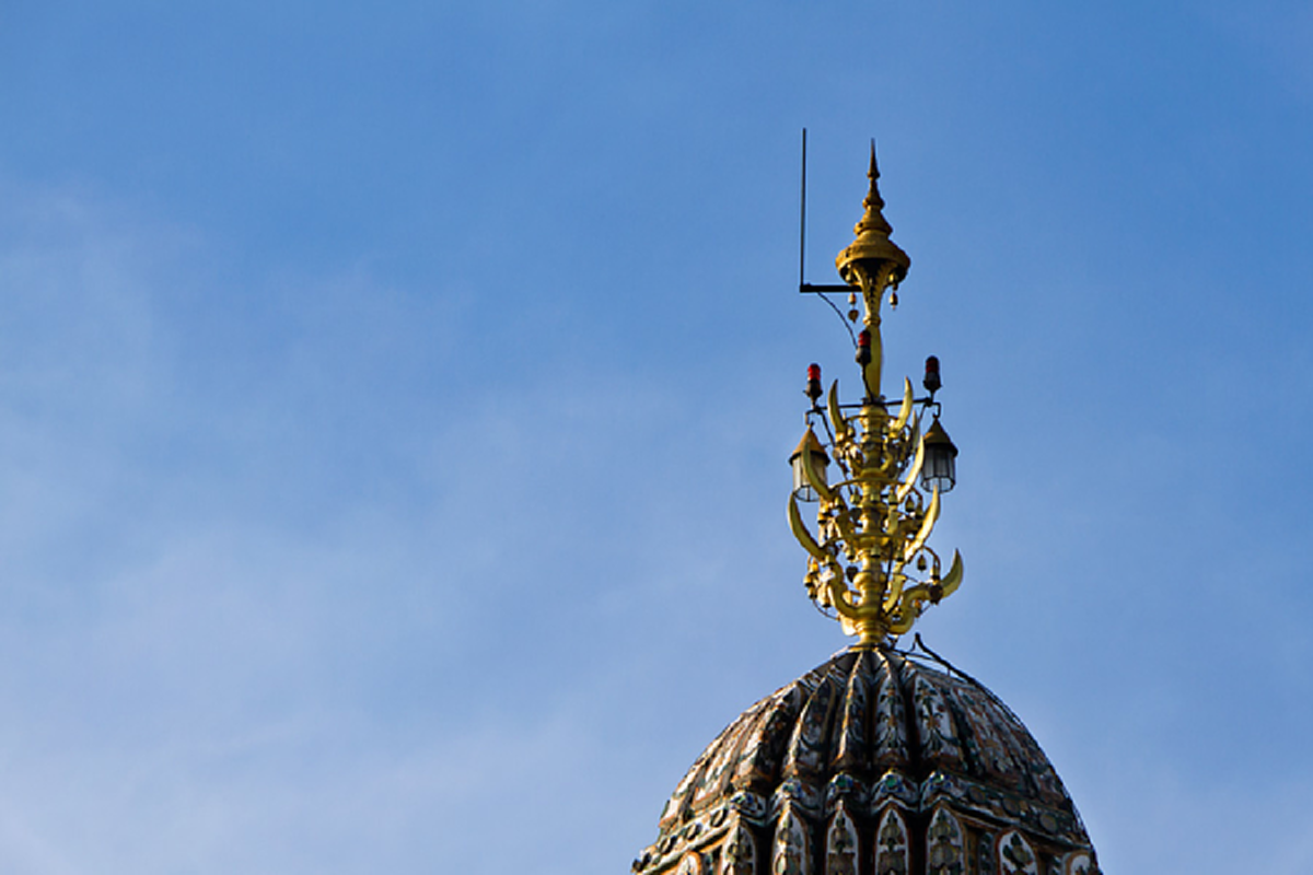 ประดับมงกุฎเหนือยอด