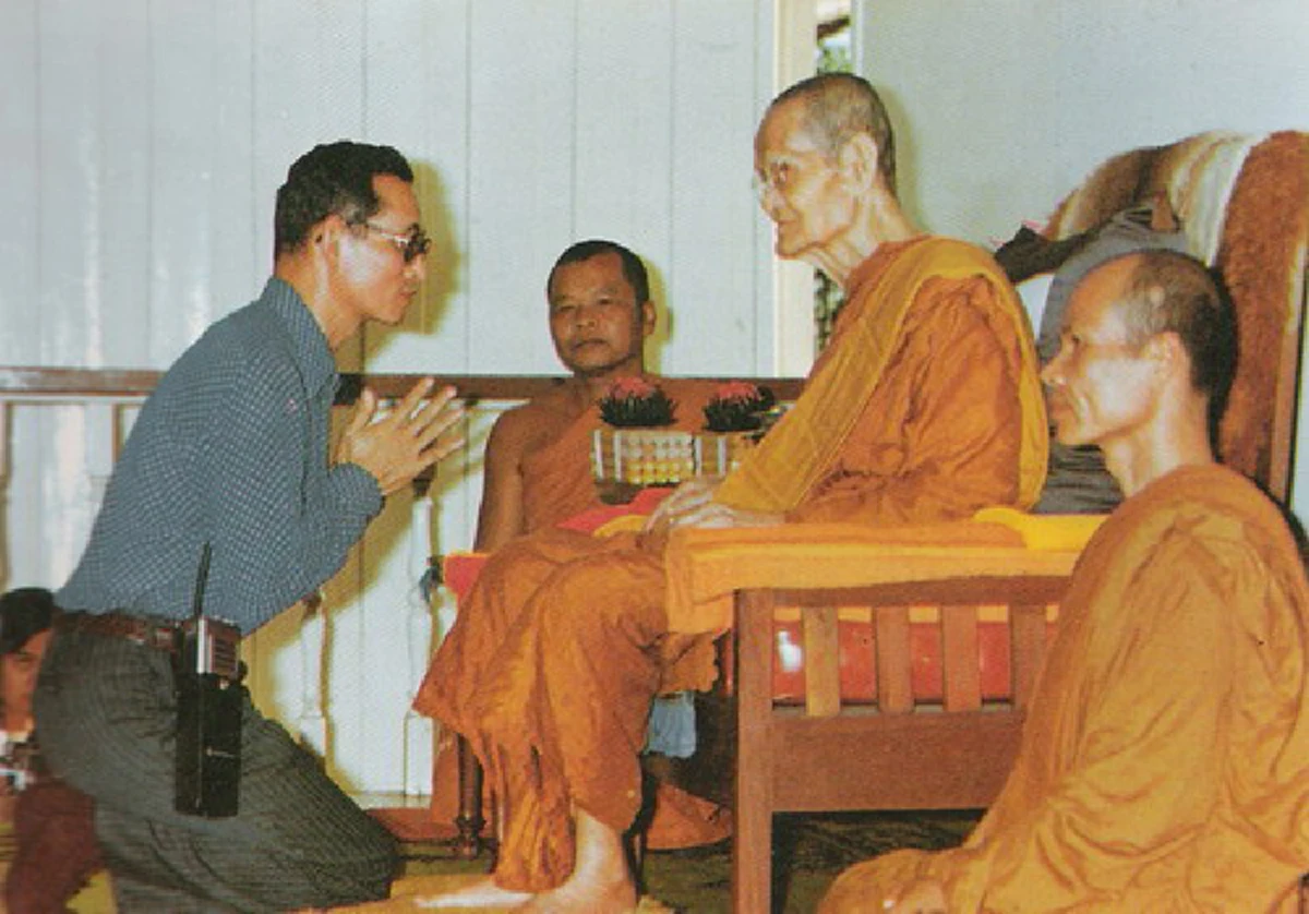 สอนชาวคริสต์ตักบาตร!! เมื่อหลวงปู่ขาว ไปบิณฑบาตในหมู่บ้านคริสเตียน เผย..คำพูดของท่านที่ทำให้ชาวคริสต์หันมาใส่บาตรพระสงฆ์ น่าศรัทธายิ่งนัก!!