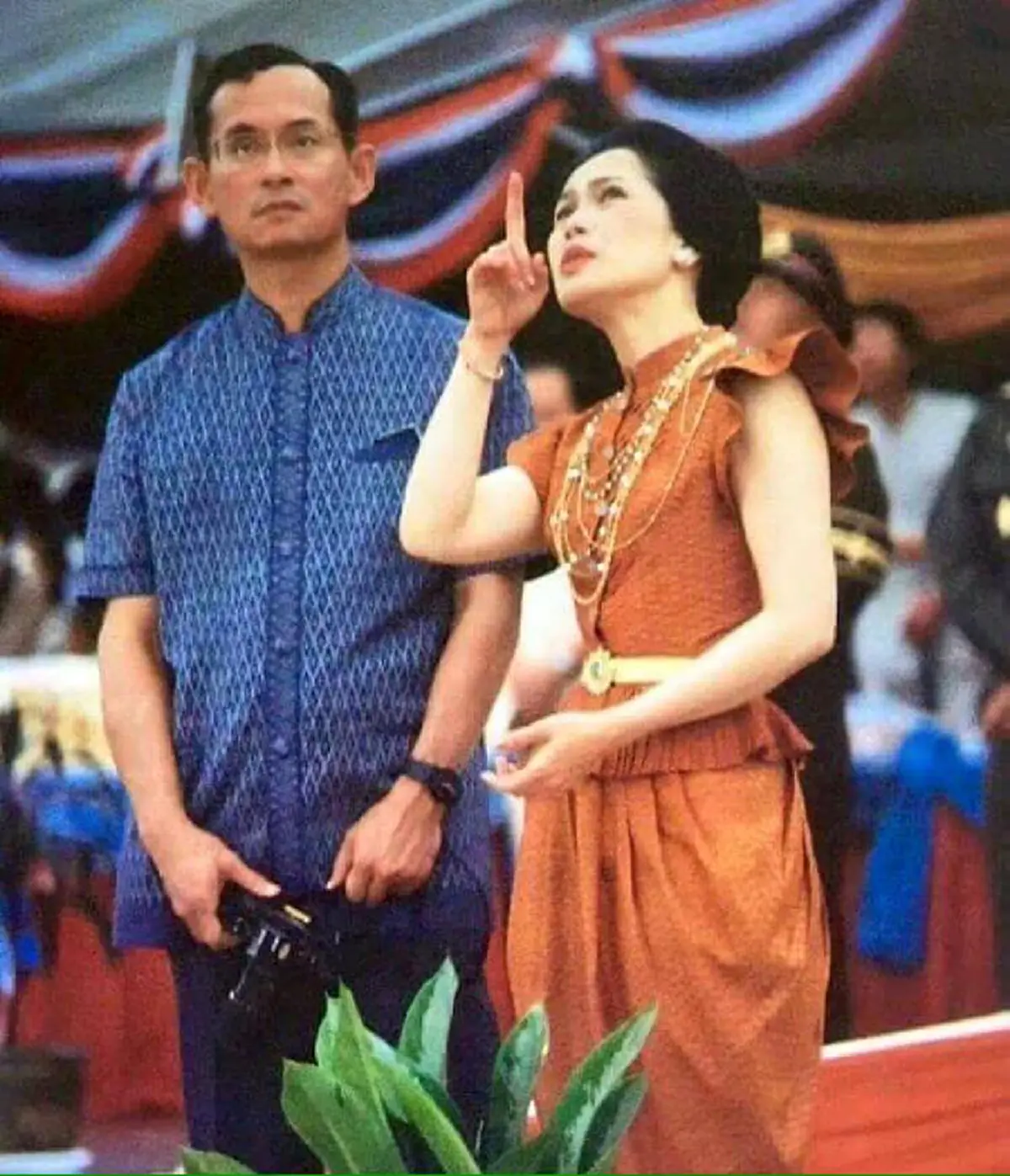 เป็นบุญตาที่ได้ชม!!! เปิด 21 ฉลองพระองค์ ของ "สมเด็จพระราชินีฯ" สวยงดงาม จนต่างชาติยกให้เป็นสตรีที่แต่งพระองค์งามที่สุดในโลก