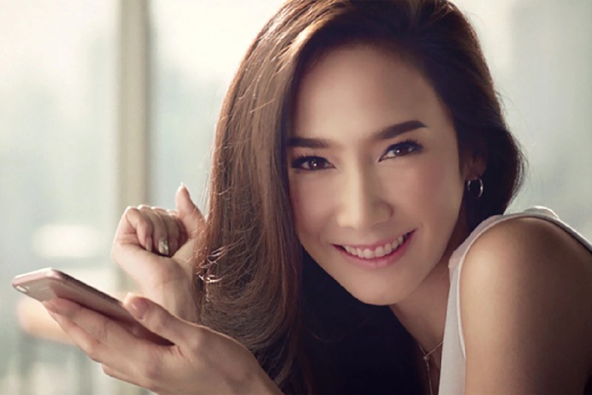 ลือสนั่น!!  ออม สุชาร์ ซุ่มคบ แอมป์ แฟนเก่า อั้ม