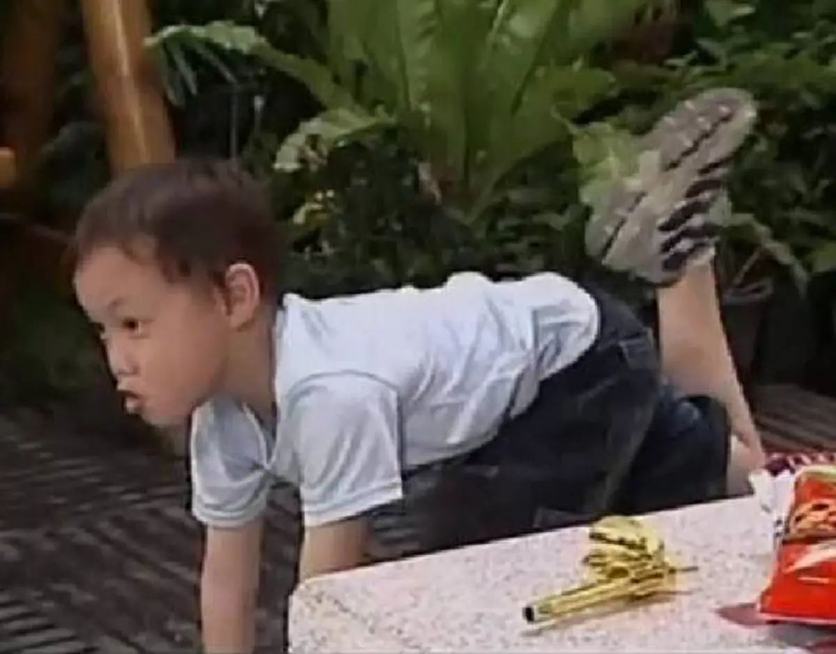 เปลี่ยนไปหนักมาก!! เจ้าของวลีเด็ด "น้องก๊วยเจ๋ง" ดาราเด็กซิทคอมในตำนาน "บางรักซอย 9" ที่หายไป ล่าสุดโตเป็นหนุ่มแล้ว ??