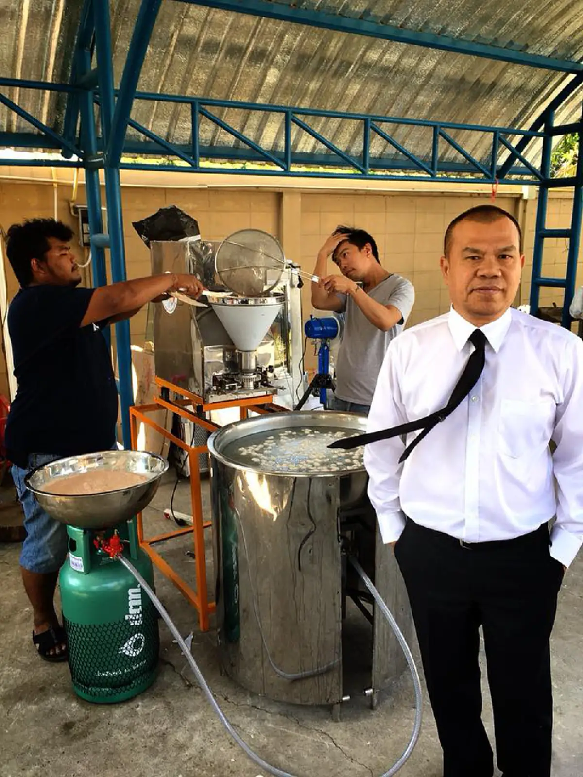 #สู้ชีวิตเพื่อครอบครัว!!  ส่องภาพล่าสุด  ตลกชื่อดัง  "กล้วย เชิญยิ้ม"  หลังซิทคอม  "เฮง เฮง เฮง"  ลาจอชั่วนิรันดร์? (ชมคลิป) 