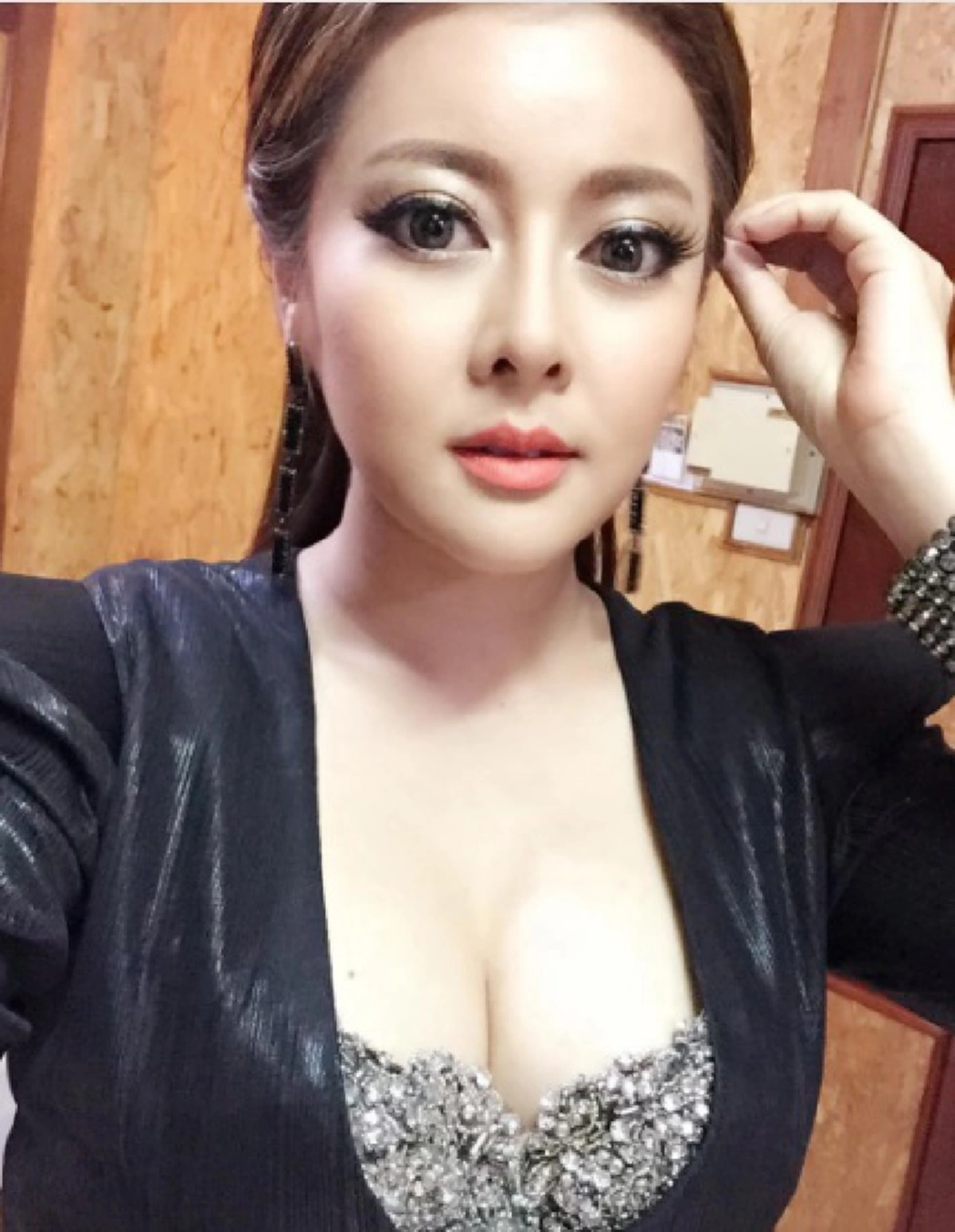 ขยี้ตาแทบพัง !! เปิดใบหน้าใหม่ "เอิร์น เดอะสตาร์" ในวัย 35 ปี หน้าเปลี่ยนแรงมาก สาวเกาหลีสุดๆ ยังสวยแซ่บเวอร์ บอกเลยแทบไม่เชื่อสายตา !! (ชมภ