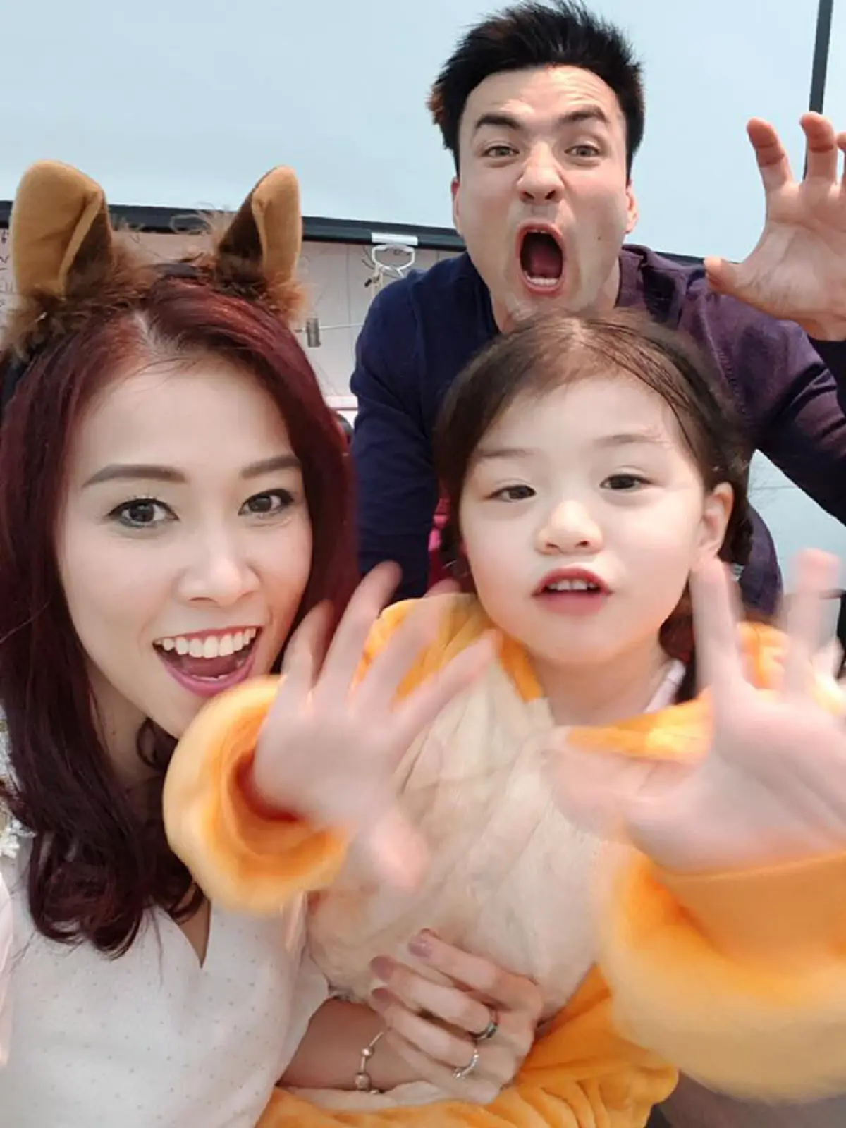 เด็กเก่ง !!! "น้องบีลีฟ" ลูกสาว "ตั๊ก บริบูรณ์" ขึ้นโรงพัก ให้การชี้ตัวคนร้ายกระชากสร้อย (คลิป)