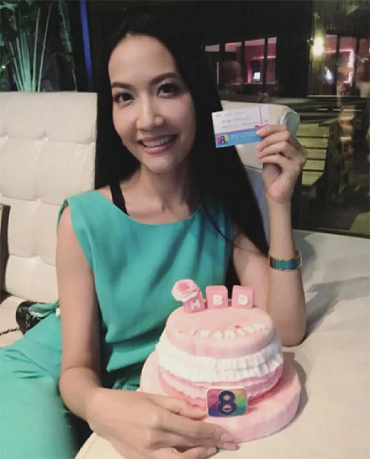 ***ส่องภาพล่าสุด "เอ๊ะ อิศริยา" อดีตนางเอกชื่อดัง  ที่ปัจจุบันผันตัวเองไปทำงานเบื้องหลัง !?