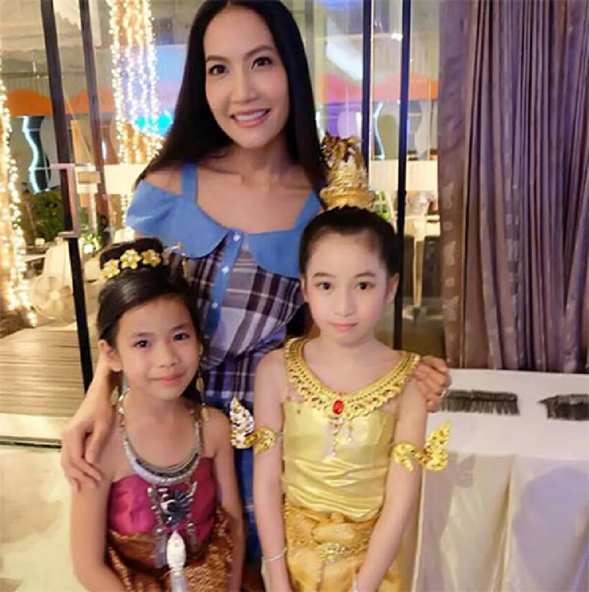 ***ส่องภาพล่าสุด "เอ๊ะ อิศริยา" อดีตนางเอกชื่อดัง  ที่ปัจจุบันผันตัวเองไปทำงานเบื้องหลัง !?