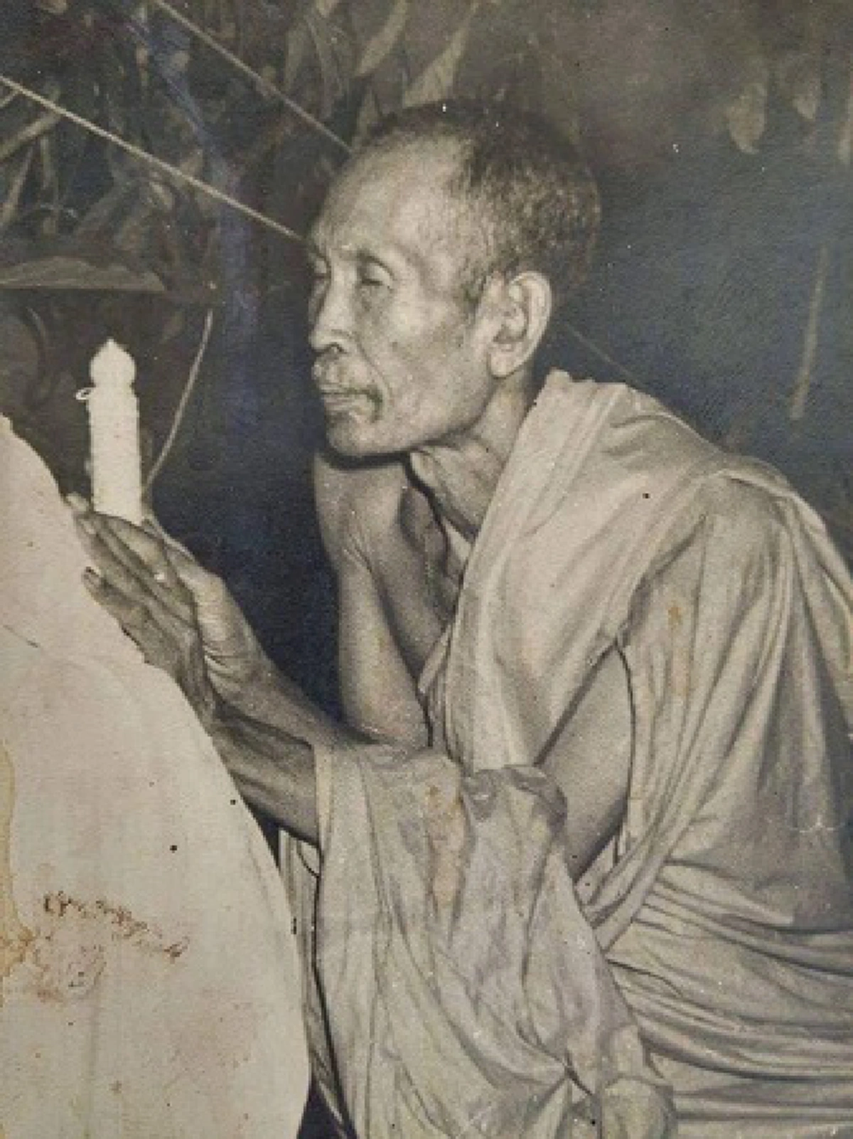 พุทธคุณแรงกล้า!! สุดยอดพระคาถา "หลวงพ่อโอภาสี อาศรมบางมด" สวดทุกวัน ป้องกันภยันอันตราย ภูติผีปีศาจไม่กล้ารบกวน ชีวิตดีขึ้นแน่นอน !!