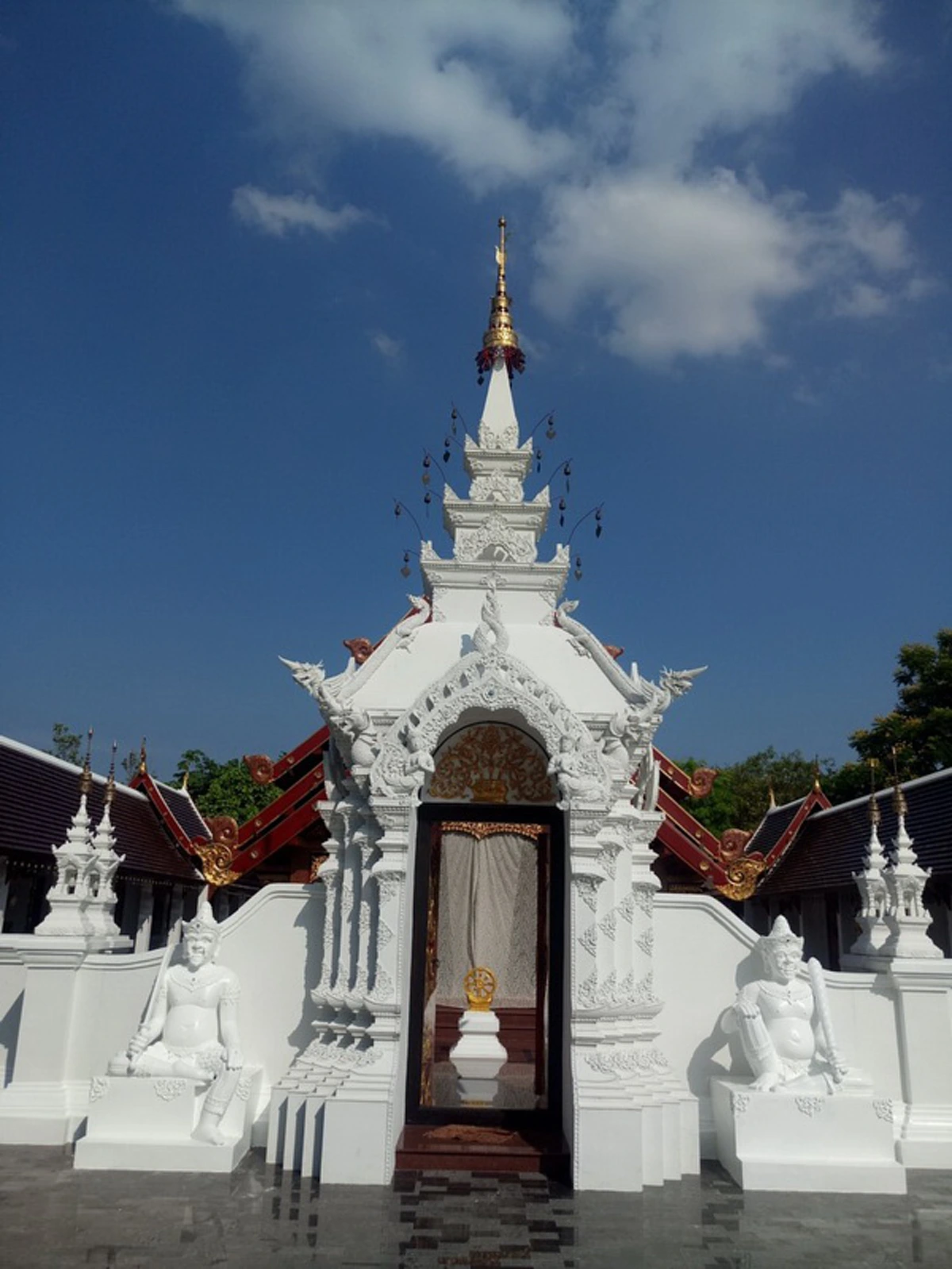 งดงามตระการตา!! เปิดภาพ "วัดป่าชื่อดัง" ถิ่นเจ้าอาวาสฉาว!!! ที่เจ้าสัวใหญ่ให้ความเคารพ ถึงขนาดถวายที่ดินจำนวนมาก !!