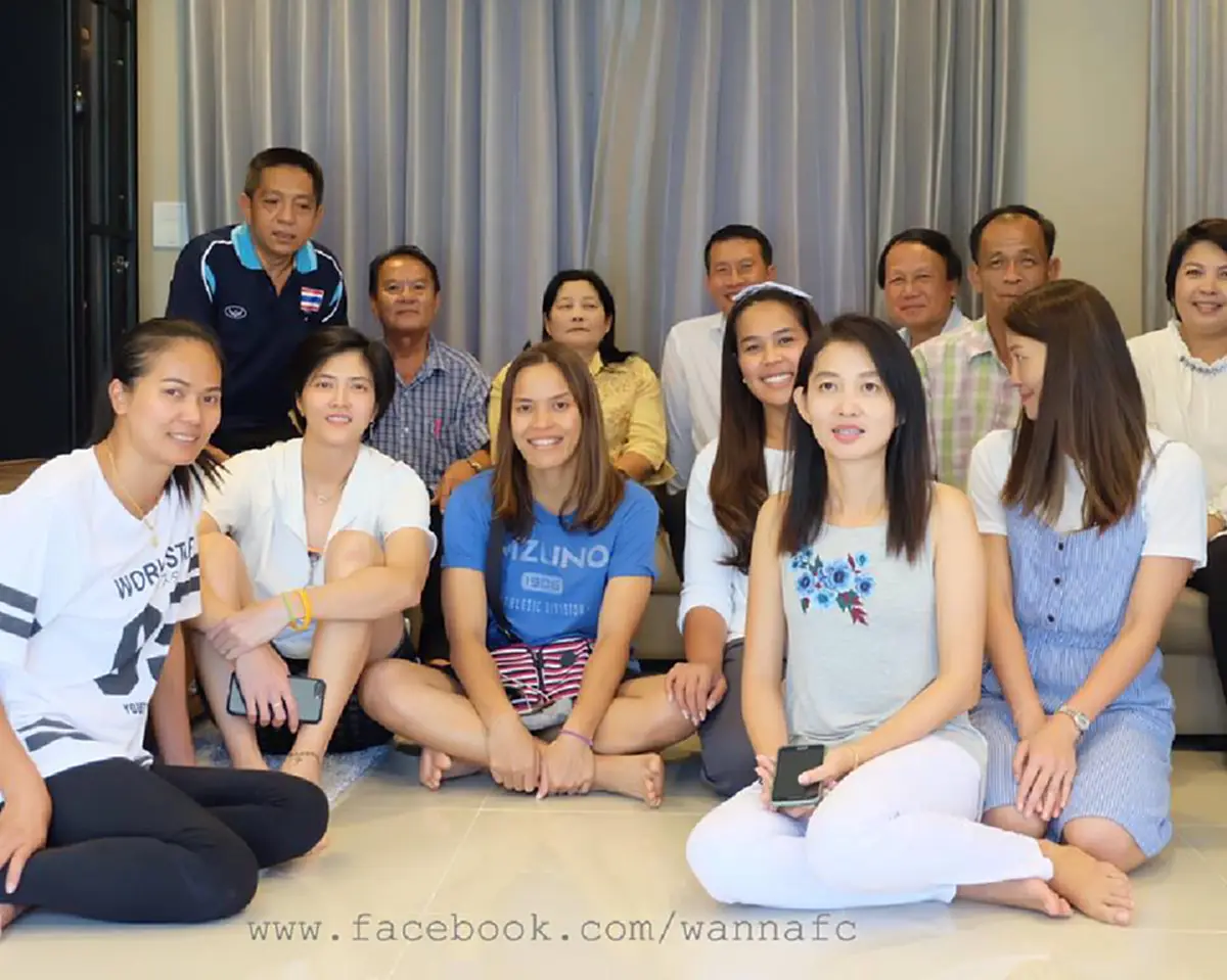 ชื่นมื่น!! บรรยากาศเเเห่งความสุข งานทำบุญขึ้นบ้านใหม่ของ "นุศรา" ยอดมือเซตสาวไทย... บอกเลยว่าบ้าน "ซาร่า" สวยมาก น่าอยู่เป็นที่สุด (ภาพชุด)