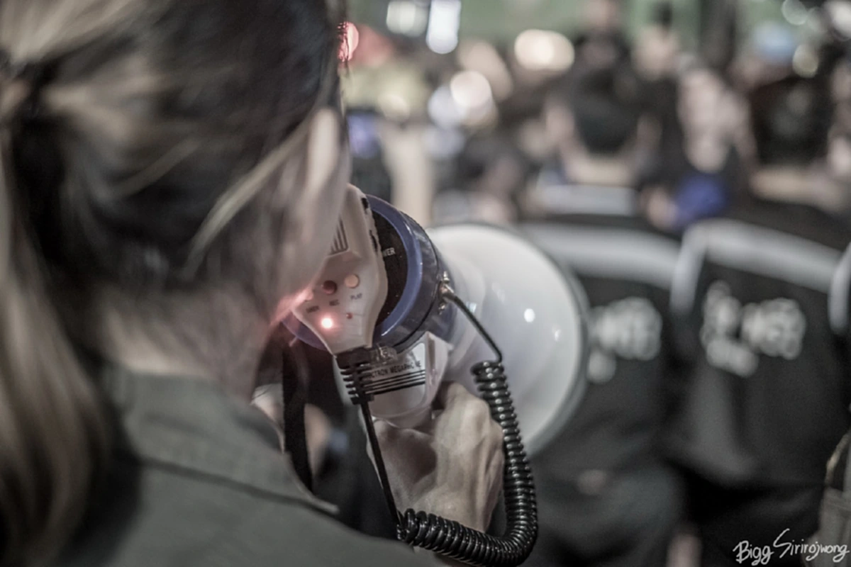 เผยภาพประวัติศาสตร์!! "พสกนิกรคนสุดท้ายที่ได้กราบลาพ่อของแผ่นดิน" ก่อนที่ประตูทางเข้าพระบรมมหาราชวังจะปิดลง (ชมคลิป) !! #กระทู้เด็ดพันทิป