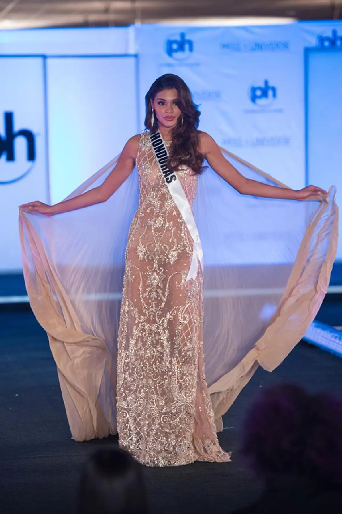 สวยตาแตก!!! เปิดภาพ TOP 10 ชุดราตรียอดเยี่ยม บนเวที "มิสยูนิเวิร์ส 2017" รอบ (Preliminary) ใครติดบ้าง!?!