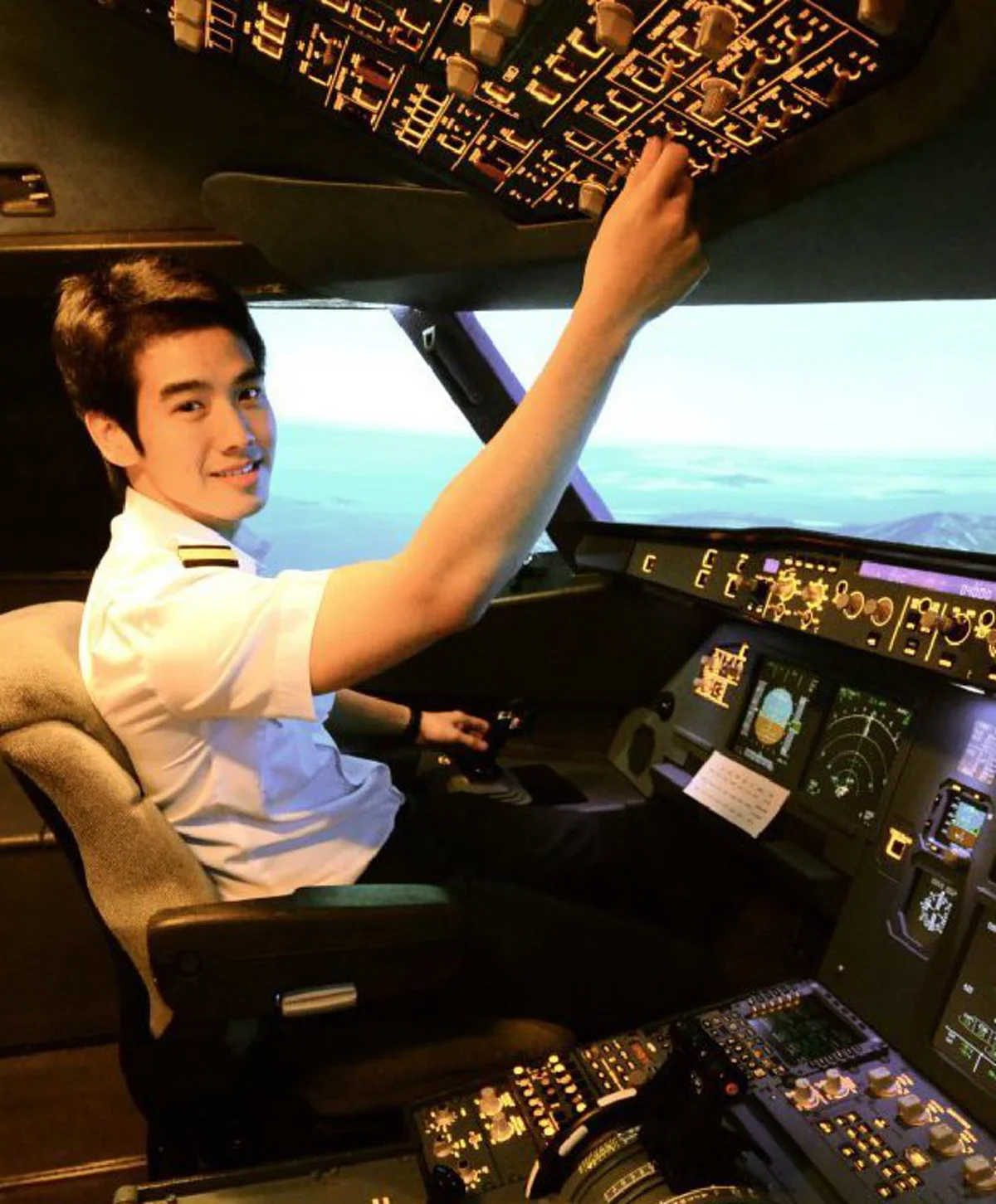 หล่อระดับเทพบุตร!!! รวม 10 กัปตันหนุ่มหล่อสัญชาติไทย ของแต่ละสายการบิน รับประกันความแซ่บเผ็ดร้อน ซิกแพคแน่นเว่อร์!?!