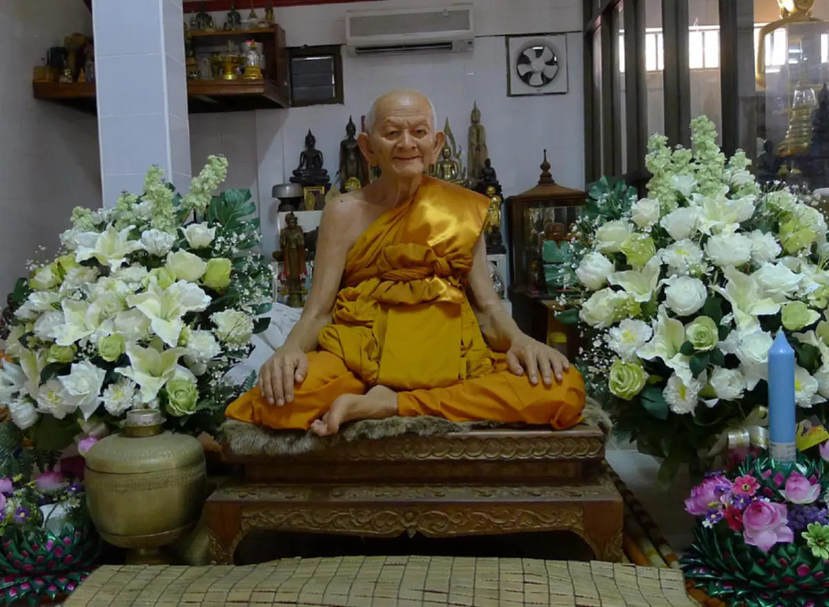 ท่านว่าดี๑๐๘ ประการ ตัวคาถาแต่ละบทนั้นมีความสำคัญ..พระคาถาหัวใจ " หลวงปู่หงษ์ "  ขอพร เทพ พรหม เทวดา เทพเจ้า..ได้สารพัด