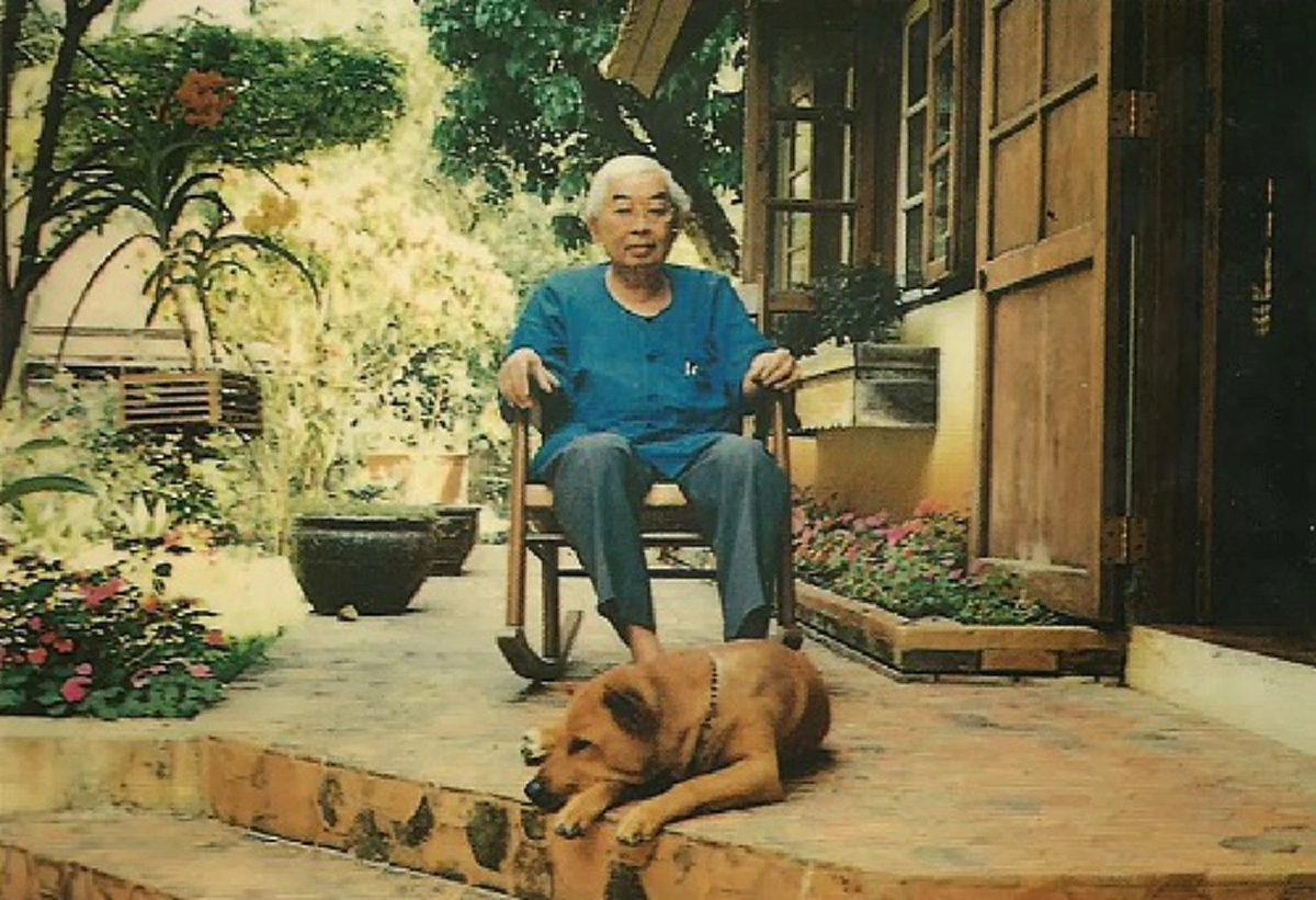 "ถ้าผมไม่ได้เป็นนายกรัฐมนตรี...หมาตัวนี้ก็คงไม่ตาย"!! สะเทือนใจ...กับเรื่องราวของ "ฉลาด" สุนัขที่ทั้งหวงและห่วง ม.ร.ว.คึกฤทธิ์ จนตัวตาย!!