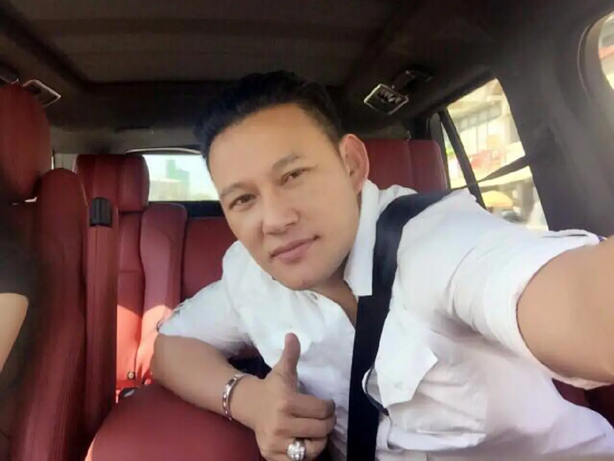 เอาอย่างนี้เลยหรือ!!! ทีมโฆษกสตช.อ้างรูปเก่า 3 ตร.ชักภาพคู่ "ไซซะนะ" ออกตัวเอี๊ยดไม่โยงเครือข่ายค้ายา??