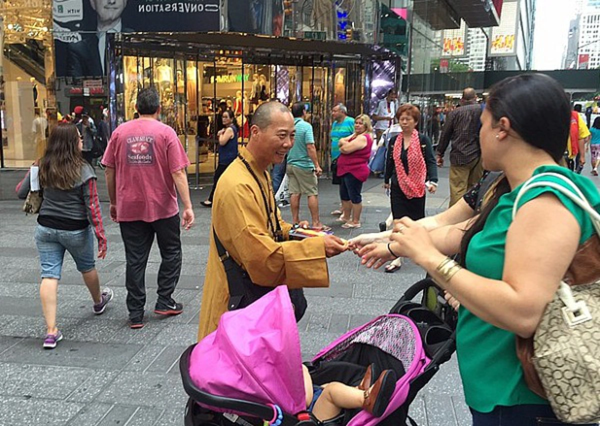 พุทธพาณิชย์อู้ฟู่!! "ปันเชินลามะ" ออกมาแฉ "อลัชชีแดนมังกร" รุกหนัก เรี่ยไรชาวบ้าน เปลี่ยนวัดเป็นสถาบันการเงิน ... เจริญรอยตามพี่ไทย?!!