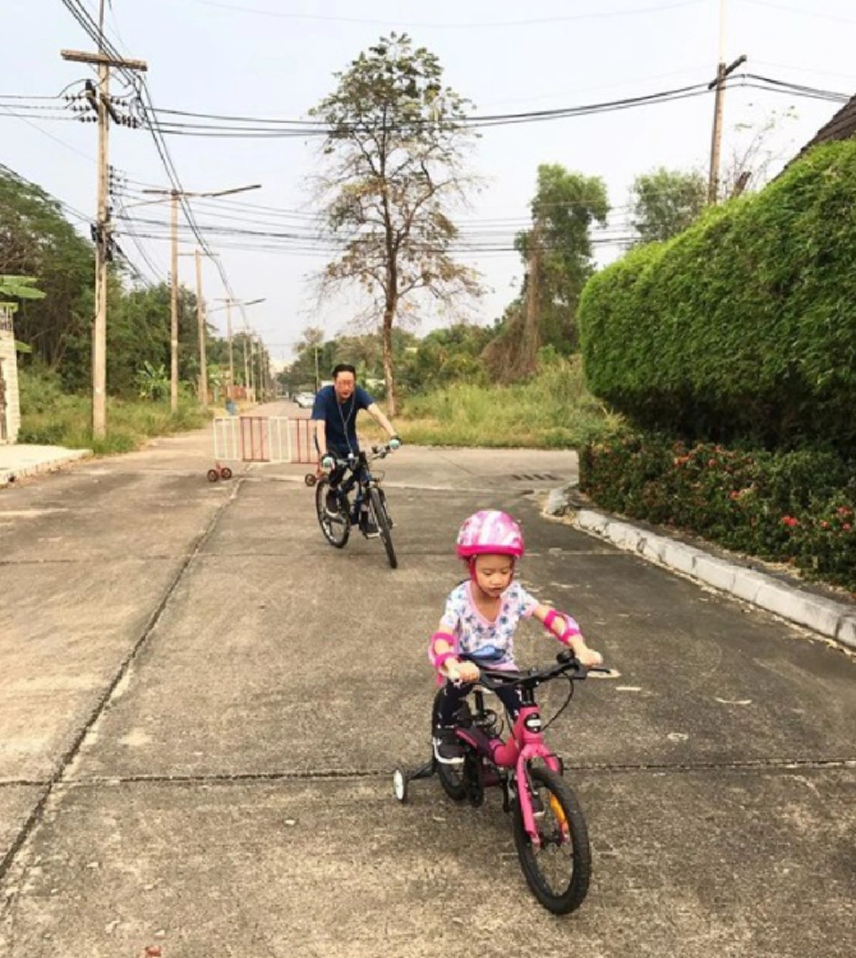 คาดไม่ถึงจริงๆ!! ส่องไลฟ์สไตล์ "พิธีกรดังระดับประเทศ" กับชีวิตสุดเรียบง่ายที่หลายคนไม่เคยเห็น แม้จะรวยเป็นพันล้าน...แต่ยังติดดินไม่เปลี่ยน!?