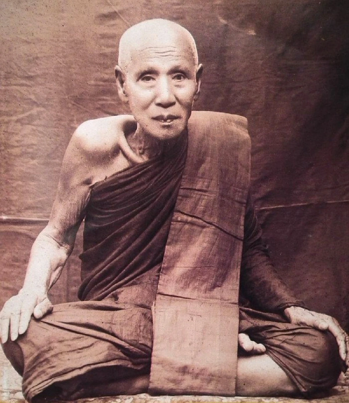 ๓ กุมภาพันธ์ คล้ายวันละสังขาร ครบ ๗๗ ปี "หลวงปู่เสาร์ กันตสีโล"พระปรมาจารย์ใหญ่สายกัมมัฏฐาน ผู้เคยปรารถนาเป็นพระปัจเจกพุทธเจ้า.