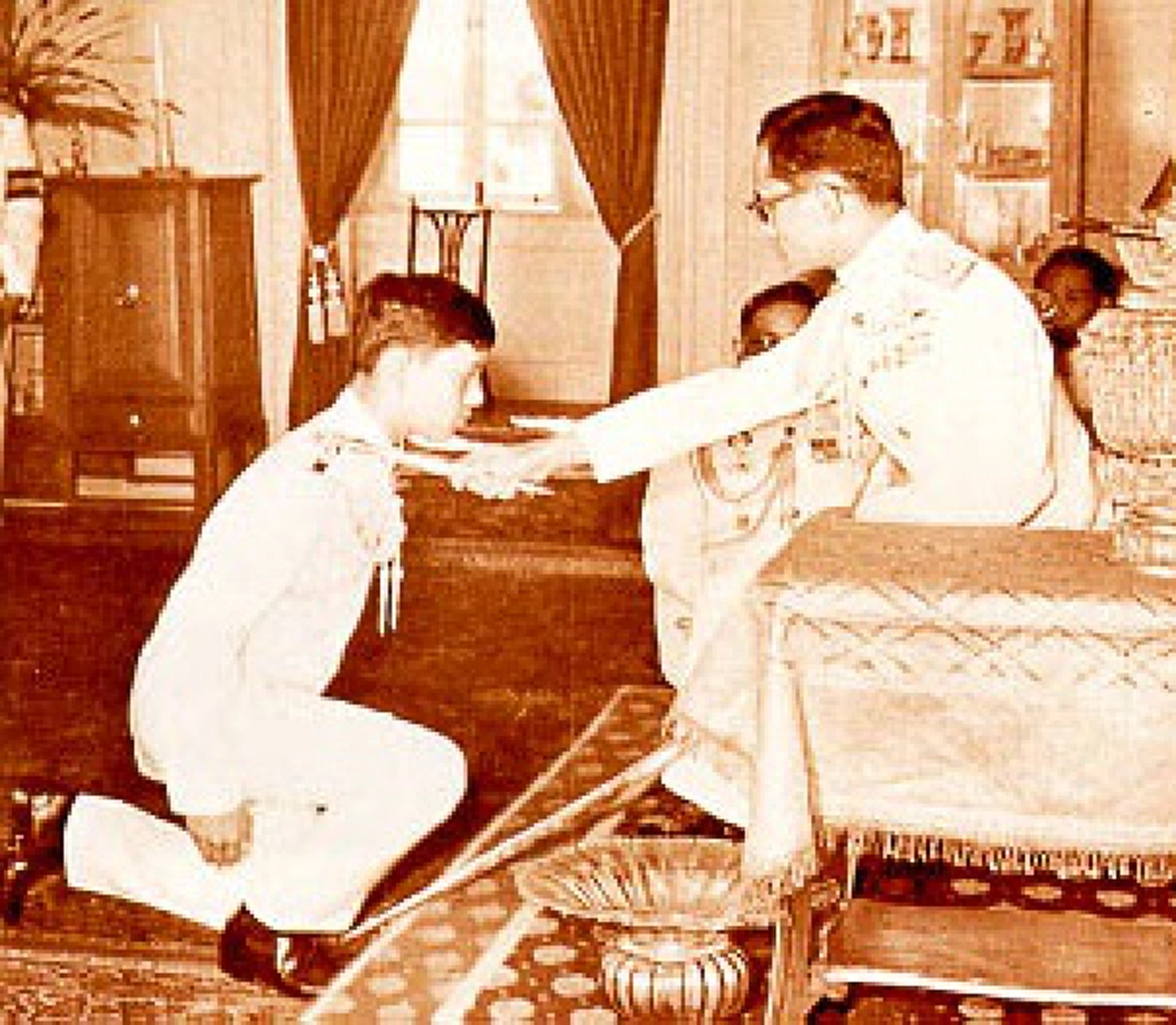 ใต้ร่มฉัตรจอมทัพไทย!! ๑๑๔ ปี "พระคฑาจอมพลองค์แรกแห่งสยาม" ในสมัย ร.๕ สู่ "พระคฑาจอมทัพภูมิพล" สมพระเกียรติ "พระมหากษัตริย์ไทย" #วันนี้ในอดีต