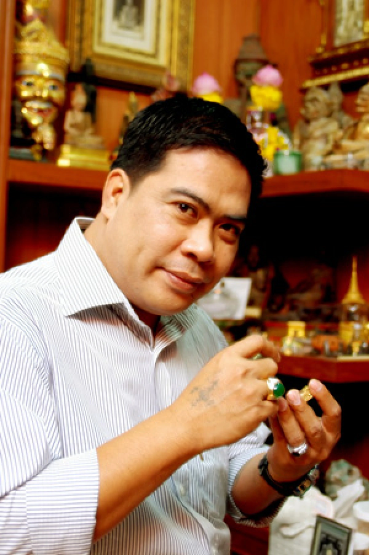 **ไม่เคยเปิดเผยที่ไหนมาก่อน !!! ส่องคฤหาสถ์มูลค่ากว่า 100 ล้านบาท ของ "เซียนพระชื่อดังระดับประเทศ" บอกเลยทั้งขลัง - ทั้งน่าอยู่มาก (คลิป)