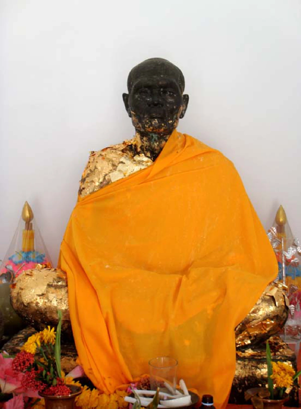 พระผงกระดูกผี หลวงพ่อเจิม วัดหอยราก พระดีของแรงทางใต้ ผสมเถ้ากระดูกผี๗ป่าช้าของคนตายวันเสาร์เผาวันอังคาร คุ้มครองดีนักแล.