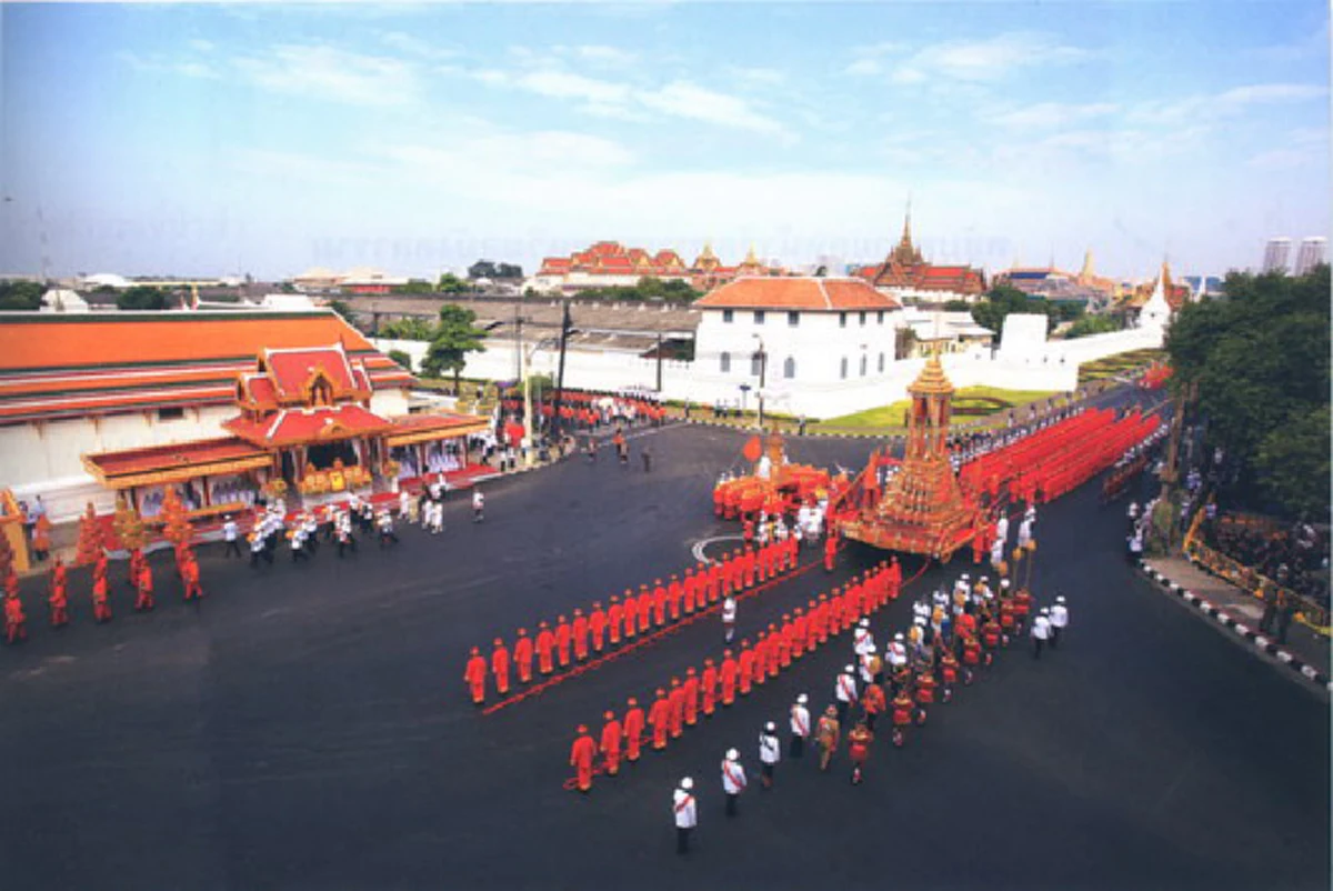เศร้าทั้งแผ่นดิน!! เผยที่มา "พระมหาพิชัยราชรถ" ไขข้อข้องใจ ทำไม..? กระบวนอันเชิญพระบรมศพต้องเริ่มที่หน้า "วัดพระเชตุพนวิมลมังคลาราม"(ชมคลิป)