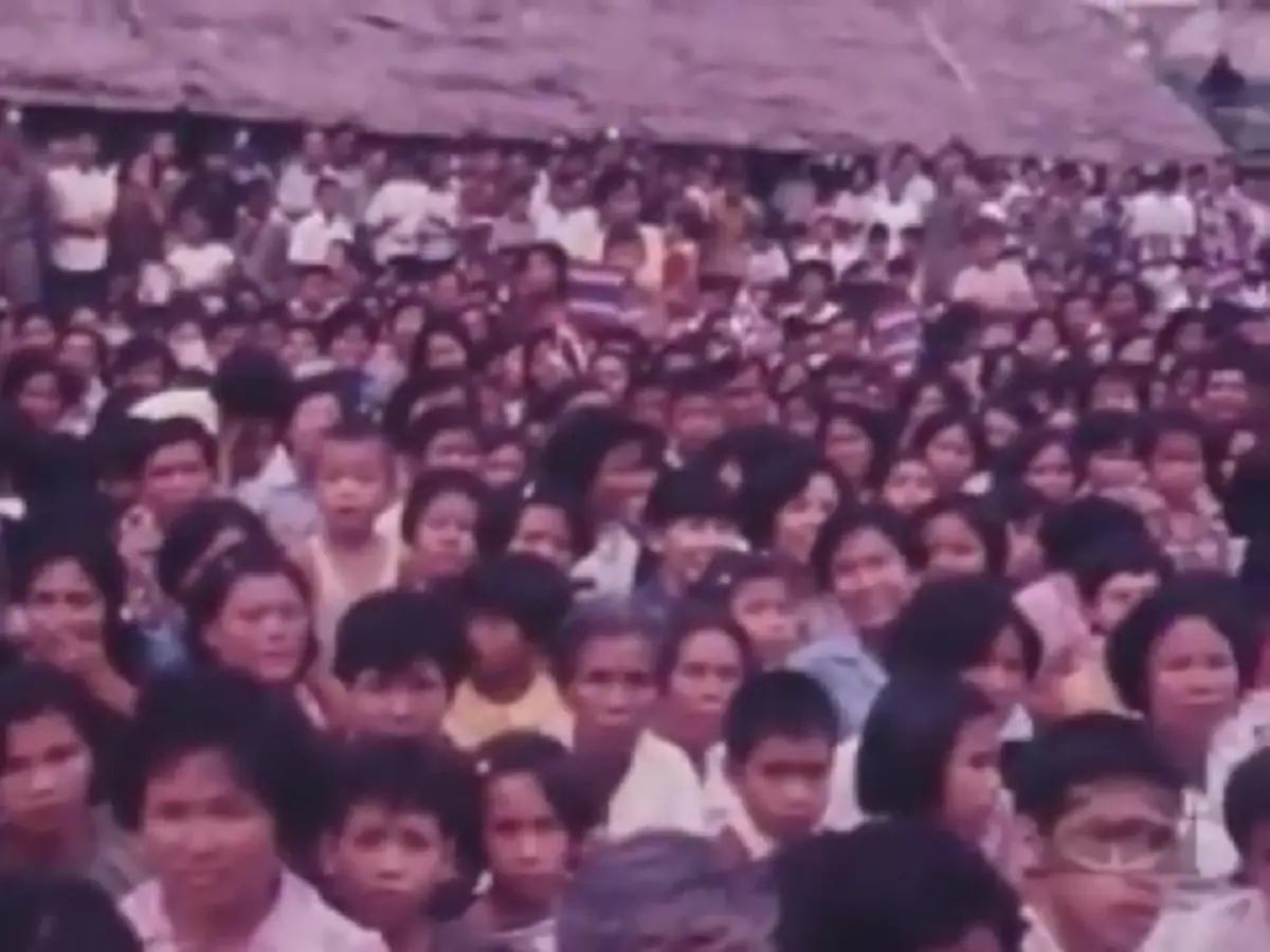 38ปียังปิติในใจชาวโคราช!! 22 เมษารำลึก ในหลวง ร.9 พระราชินี เสด็จตัดลูกนิมิต วัดหน้าพระธาตุ ปักธงชัย (มีคลิป!!หาชมยาก)