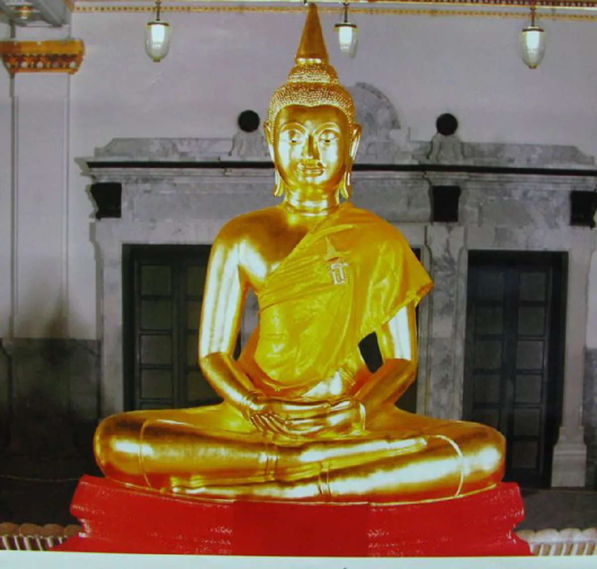 ว่ากันว่าท่าน..ชอบไข่ต้ม " หลวงพ่อโสธร " นิยมแก้บนกันด้วยไข่ต้ม บนบานได้ทุกเรื่อง ยกเว้น เรื่องทหารกับขอบุตร..ห้ามบนเด็ดขาด.