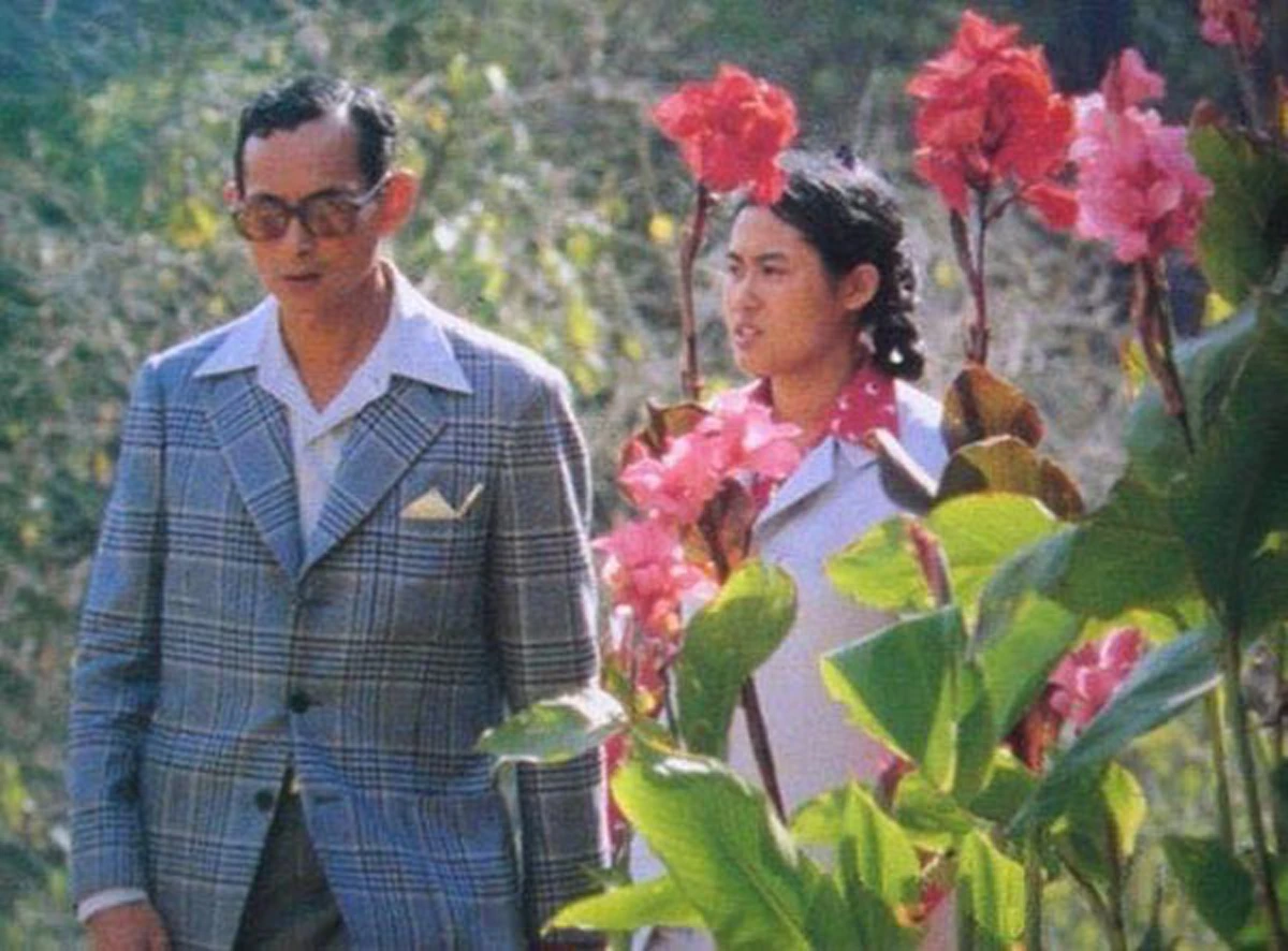 จดหมายของ ‘พ่อภูมิพล’ ถึง ‘ลูกสิรินธร’ พร้อมเผยฉายาในวัยเด็กที่ในหลวง ร.๙ พระราชทานแก่สมเด็จพระเทพฯ “สลาตันของพ่อ” 